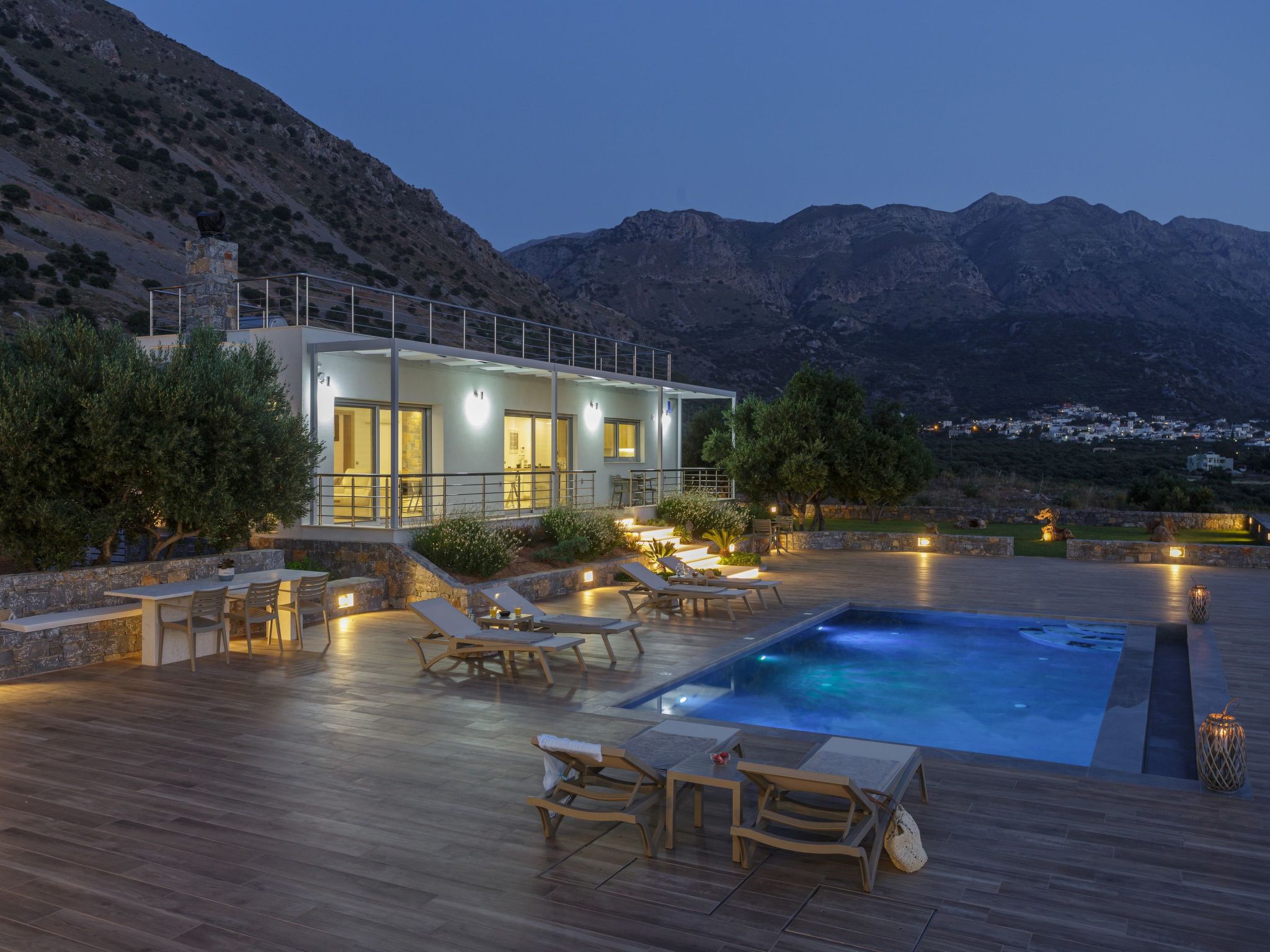 Villa mit Grillplatz und privatem beheiztem Pool-Dehors