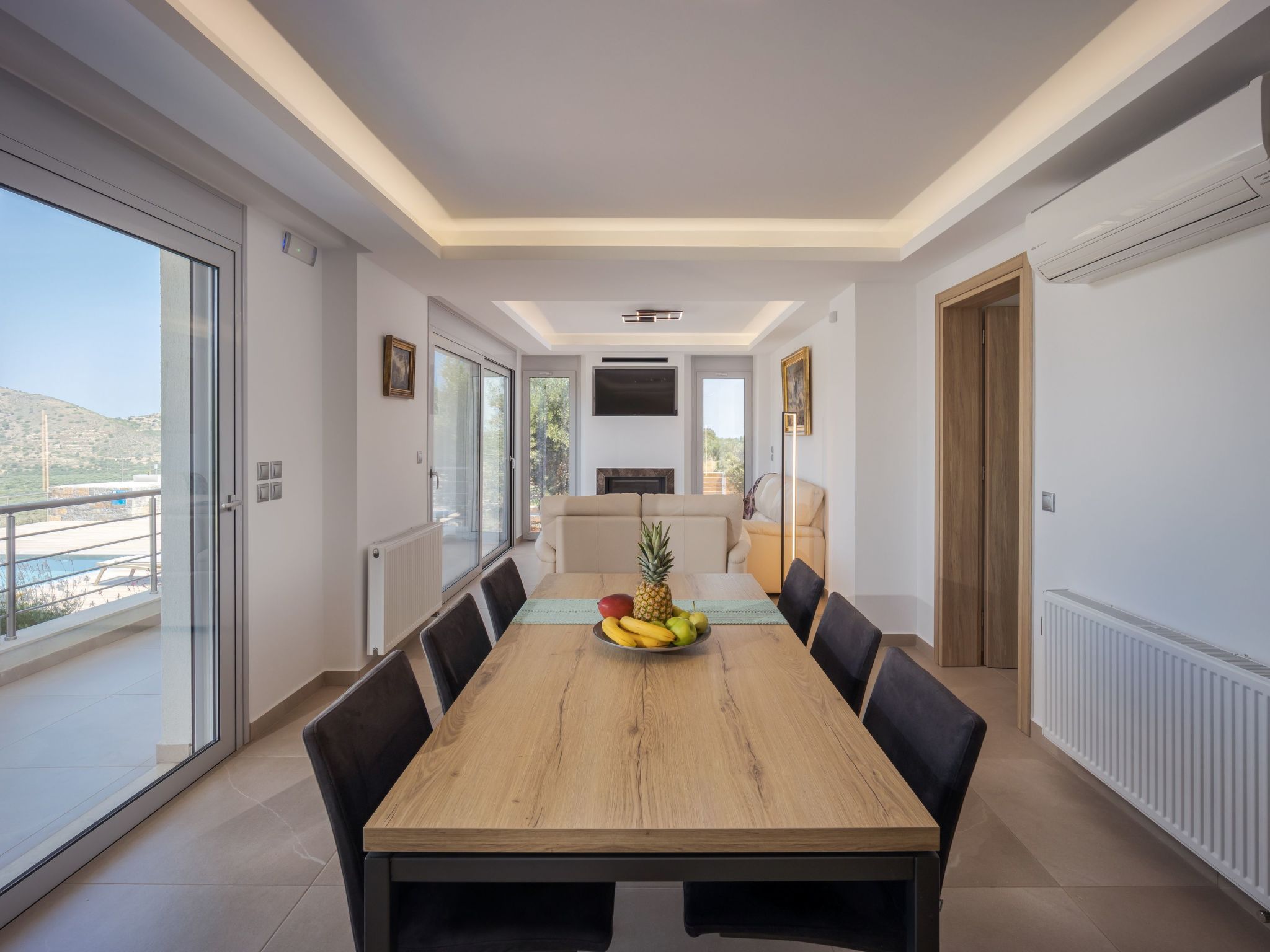 Villa mit Grillplatz und privatem beheiztem Pool-Dedans