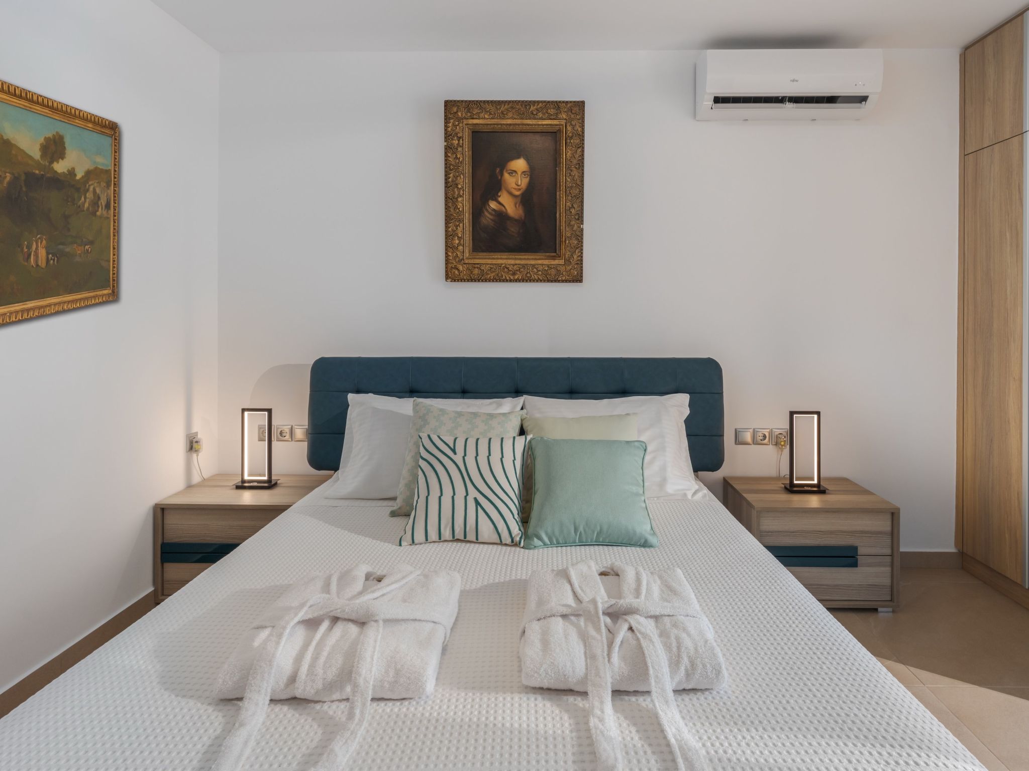 Villa mit Grillplatz und privatem beheiztem Pool-Dedans