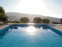 Versteckte Villa mit Pool und herrlichem Blick über die Bucht von Mirabelle und