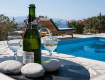 Versteckte Villa mit Pool und herrlichem Blick über die Bucht von Mirabelle und