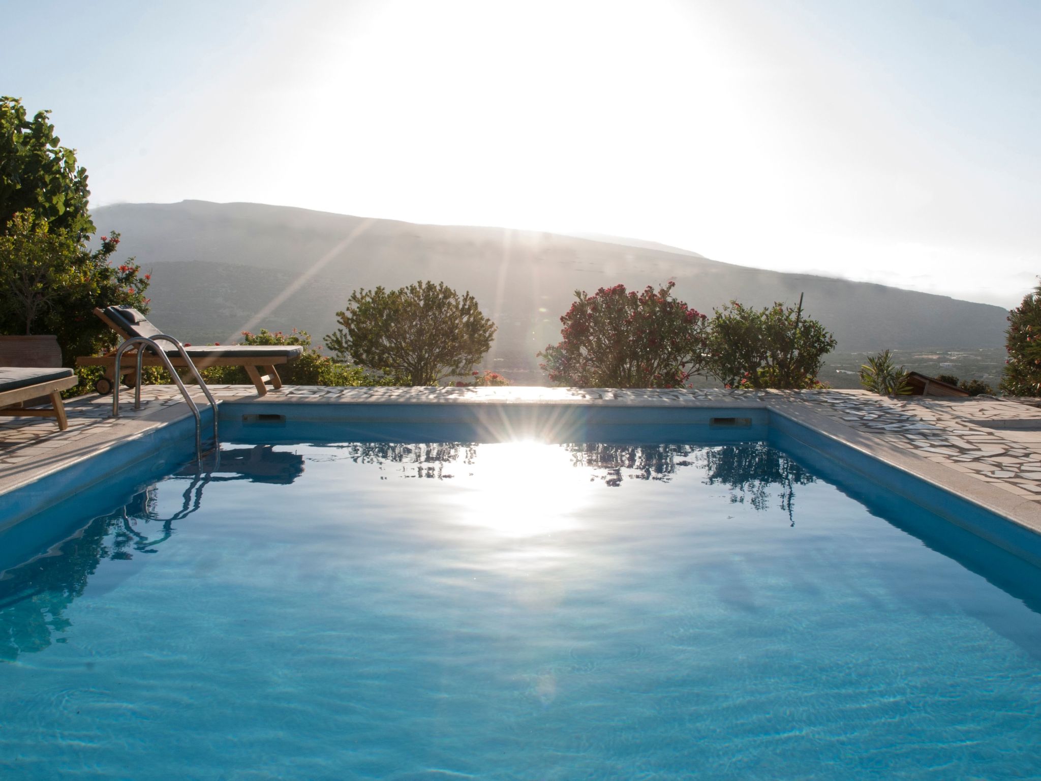 Versteckte Villa mit Pool und herrlichem Blick über die Bucht von Mirabelle und