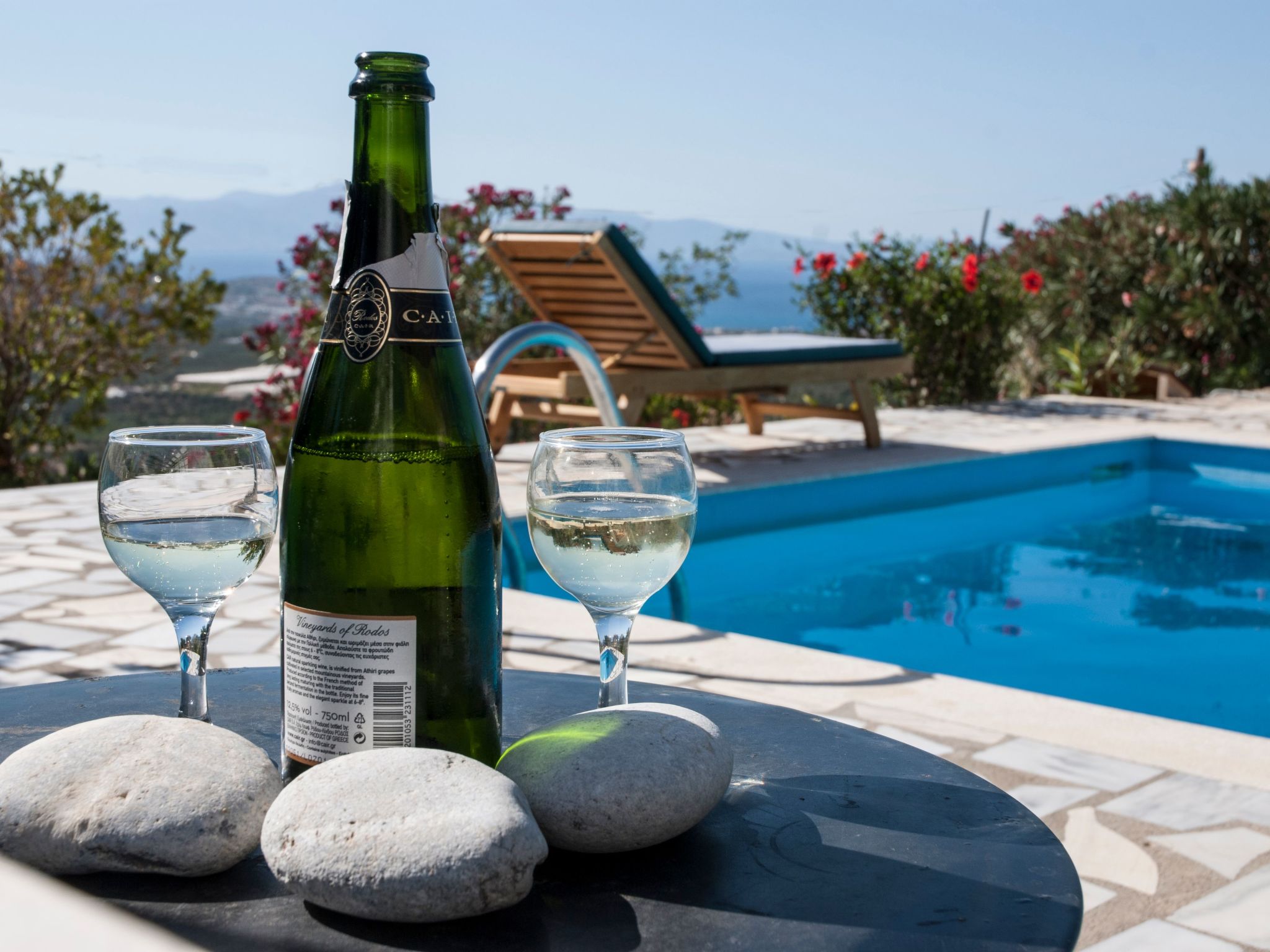 Versteckte Villa mit Pool und herrlichem Blick über die Bucht von Mirabelle und