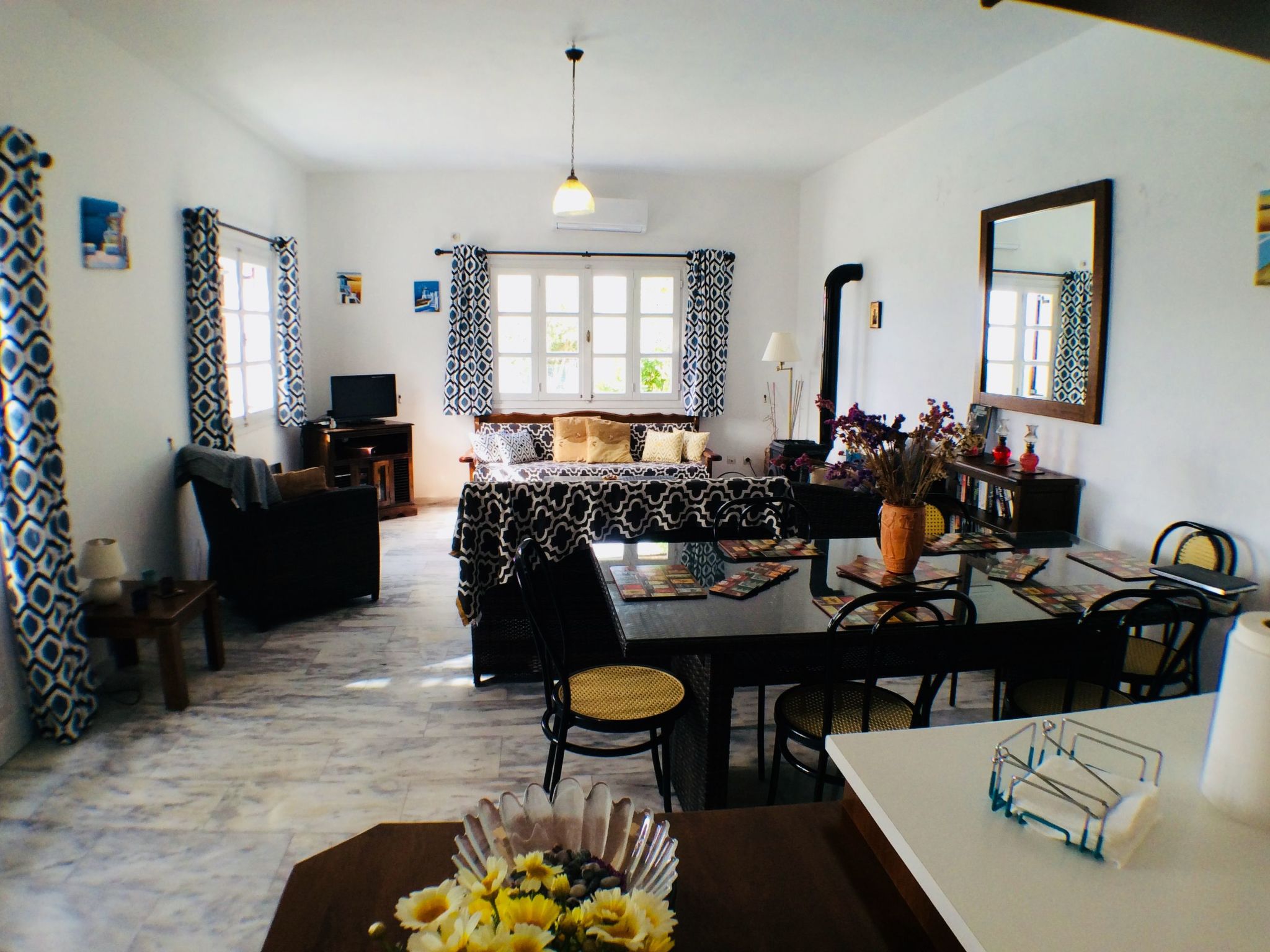 Versteckte Villa mit Pool und herrlichem Blick über die Bucht von Mirabelle und-Image-tags.info