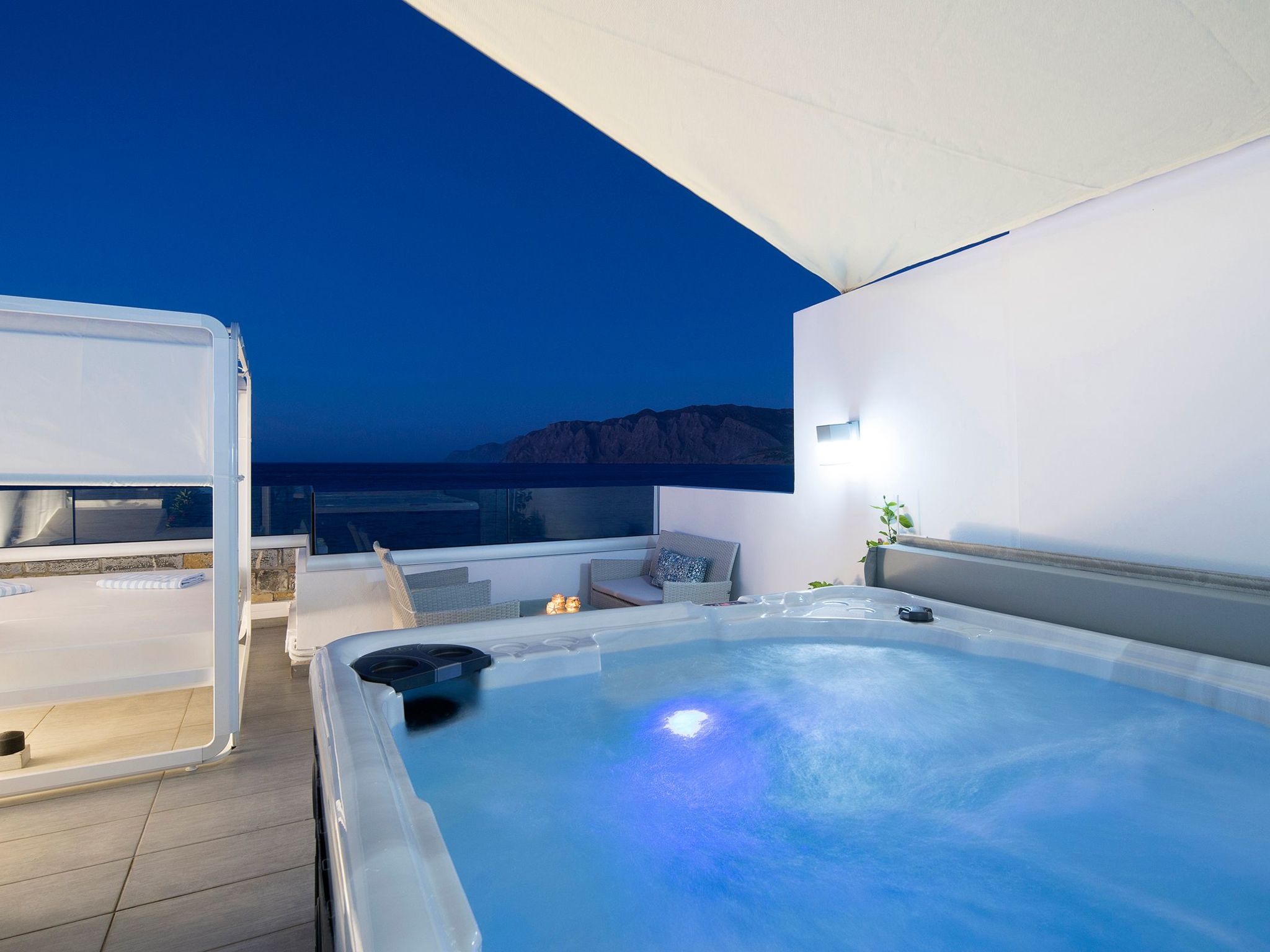 Neue Villa Moments am Meer mit Whirlpool, 50 m z — Terrace (5 of 28)