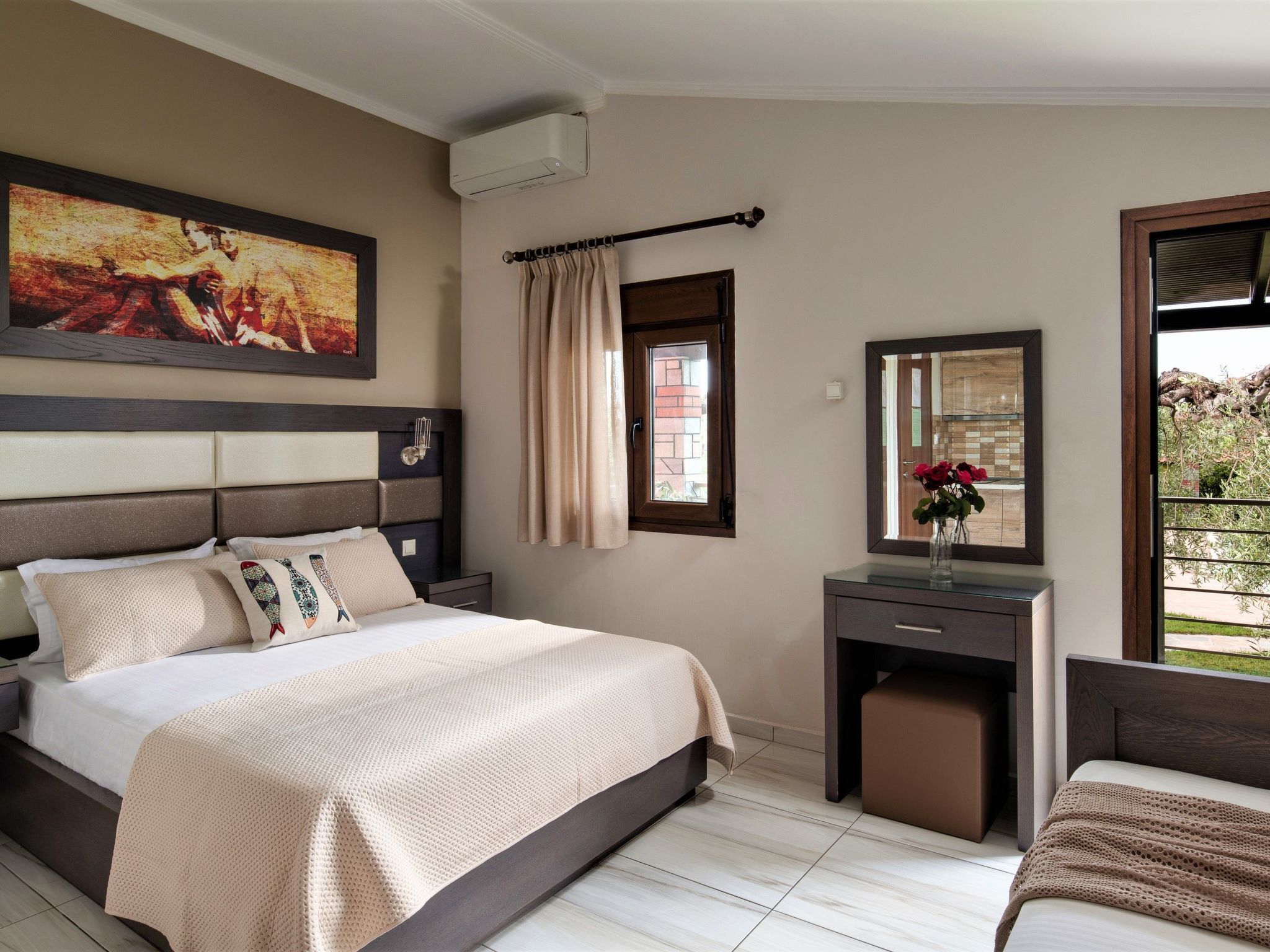 Modern Studio near the beach Located on a breathtaking bright-green stretch of land, near the sea-shore (only 280m. walking distance)in the village of Gerakini in exquisite Chalkidiki.The Studio inclu..