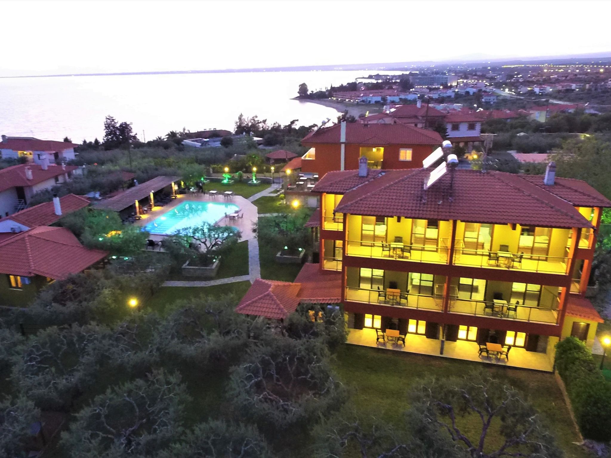 Modernes Studio für 3 Personen, Pool- und Gartenblick-Binnen