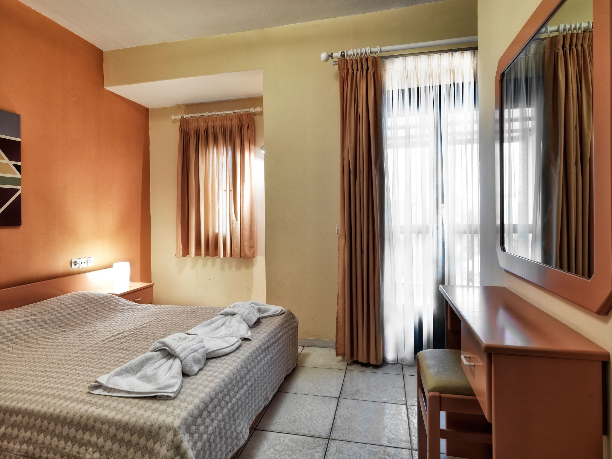 Elia-Image-tags.info