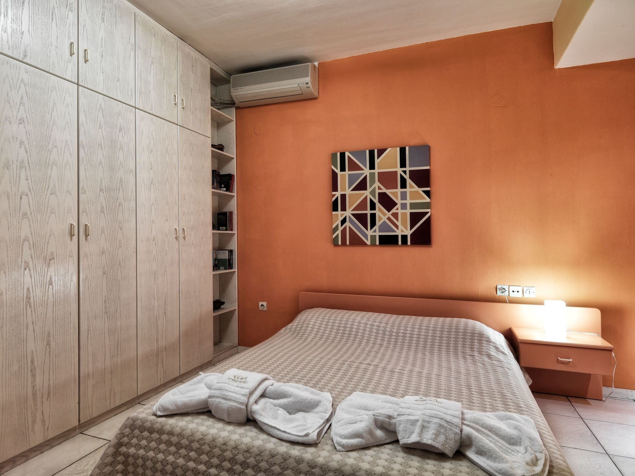 Elia-Image-tags.info