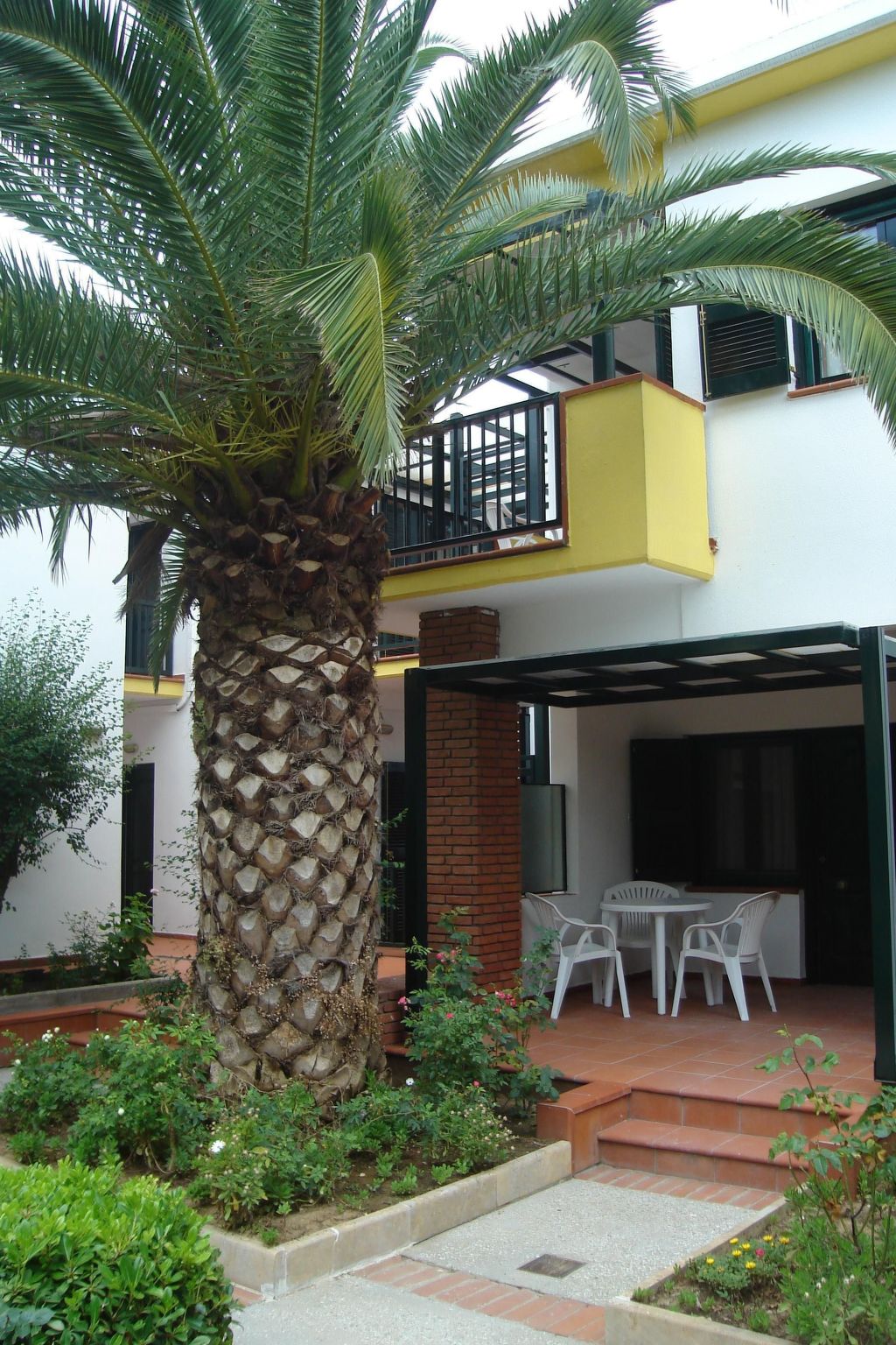 Elia Apartments Afytos- Ferienwohnung mit Terrasse-Image-tags.info