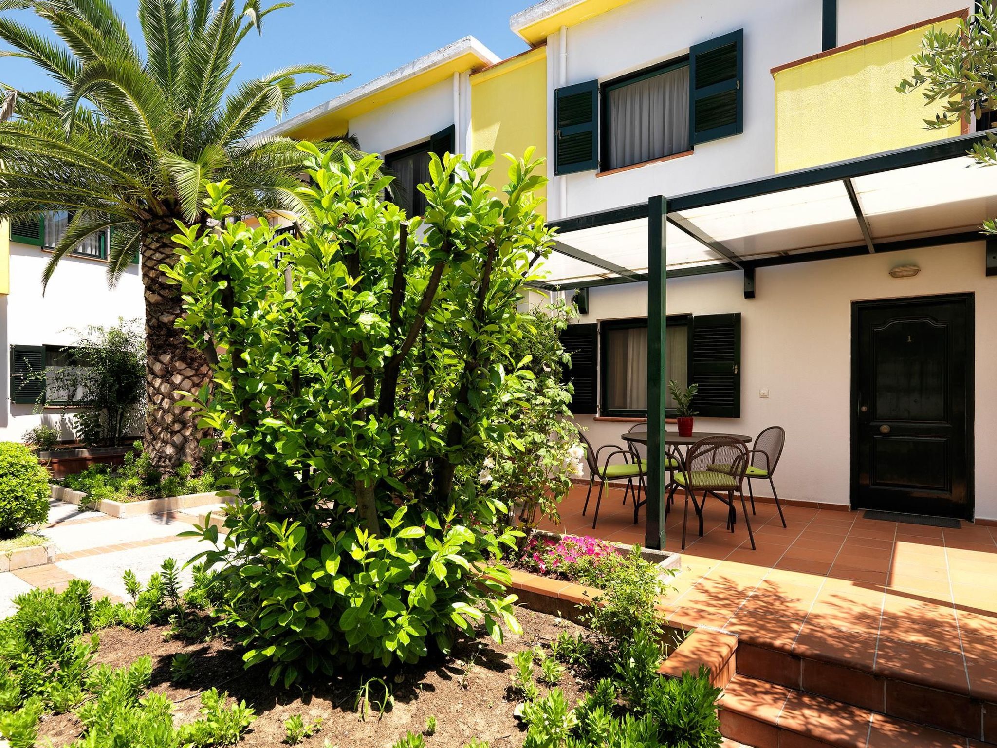 Elia Apartments Afytos- Ferienwohnung mit Terrasse-Image-tags.info