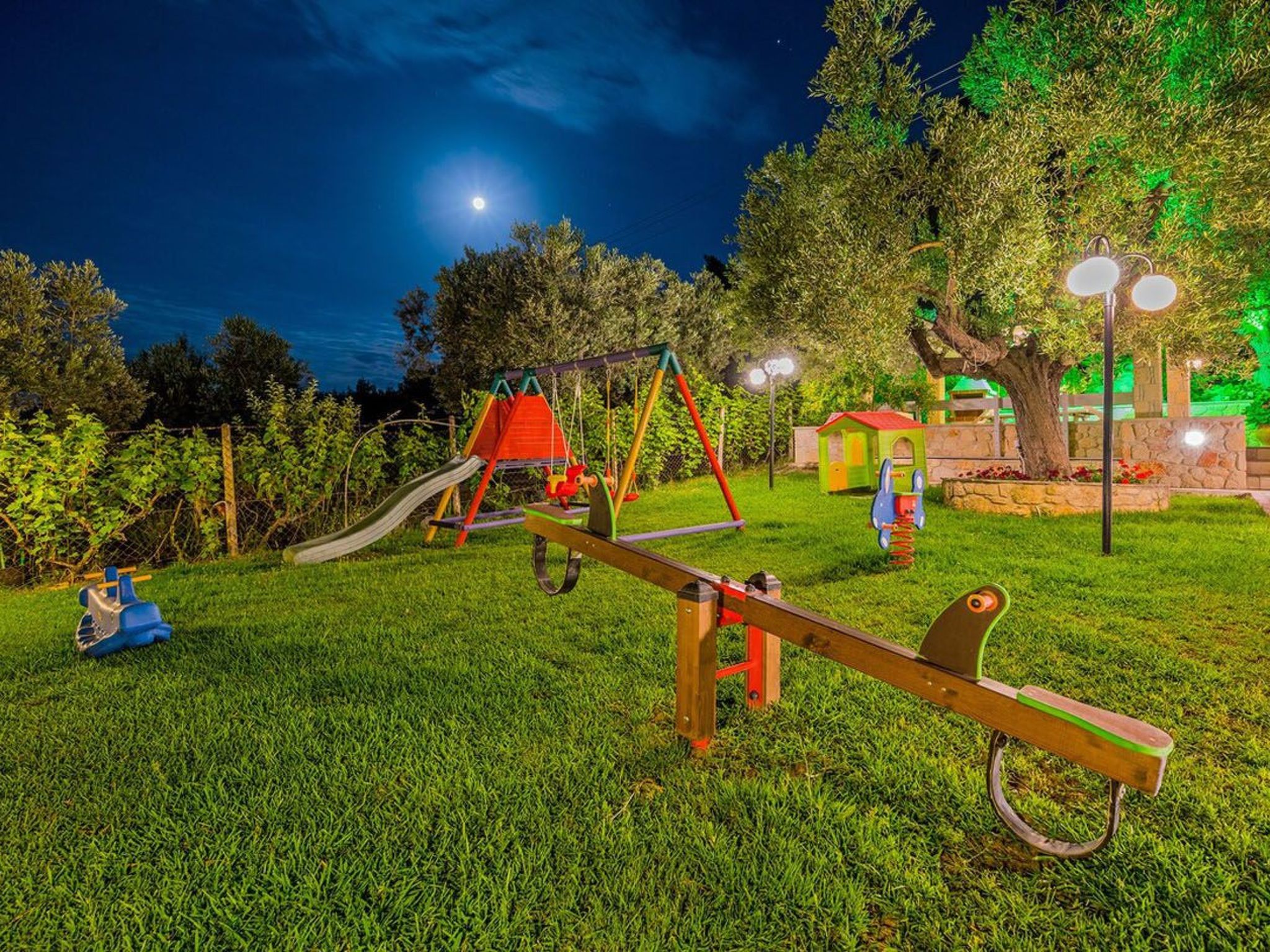 Akrathos-Image-tags.info