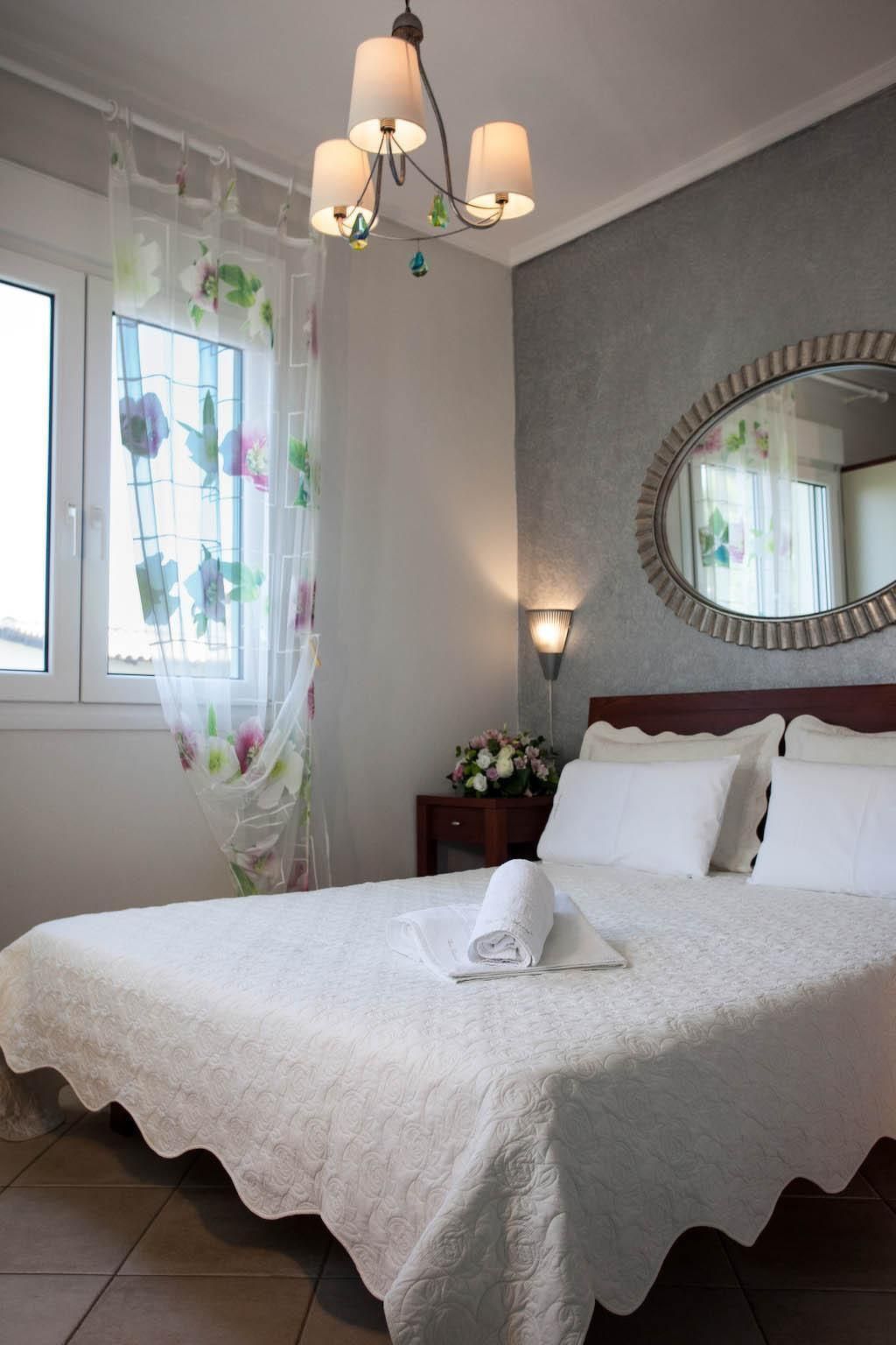 In Pallini mit Eigenem Balkon-Drinnen