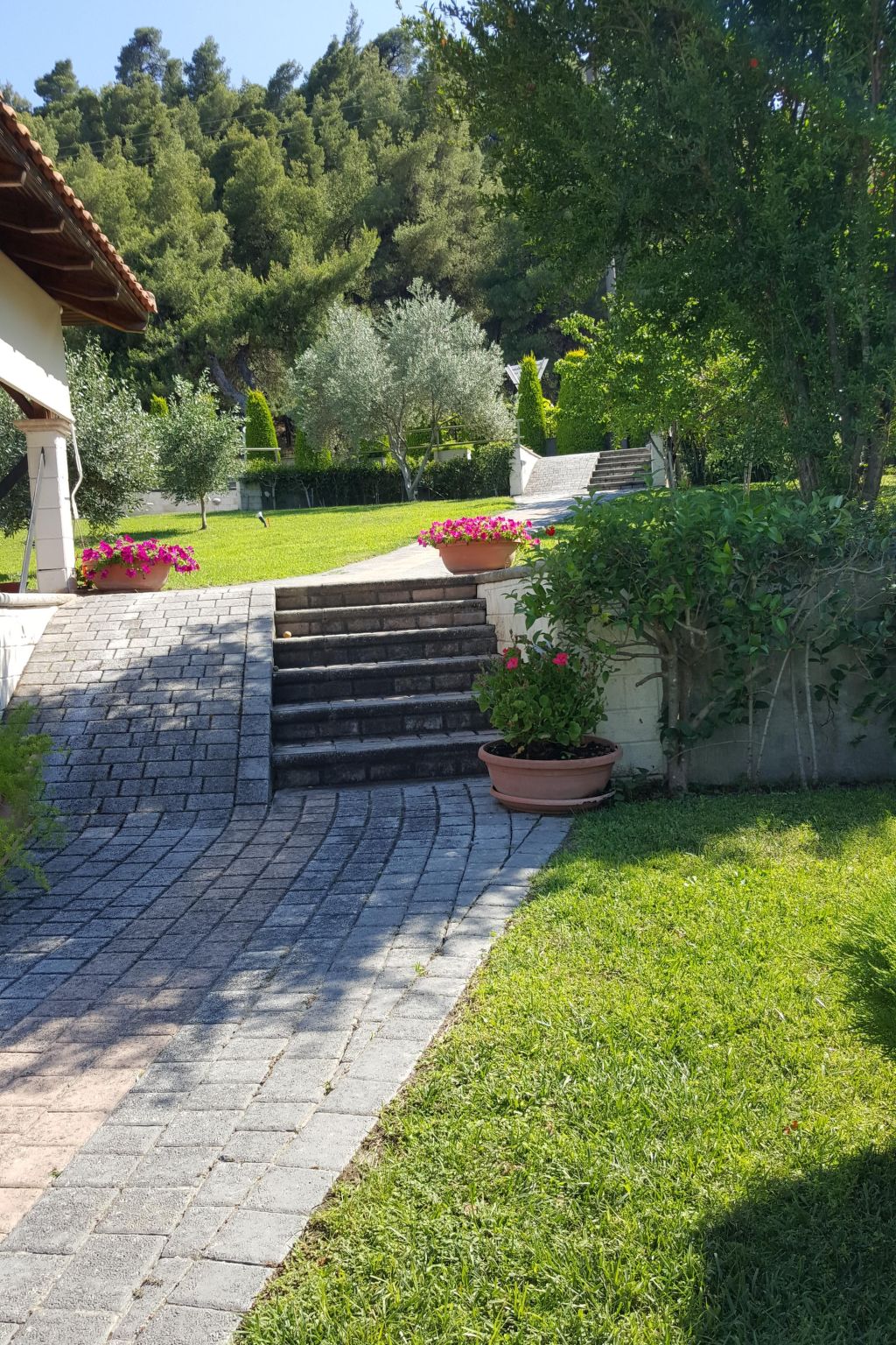 In Pallini mit Eigenem Balkon-Drinnen