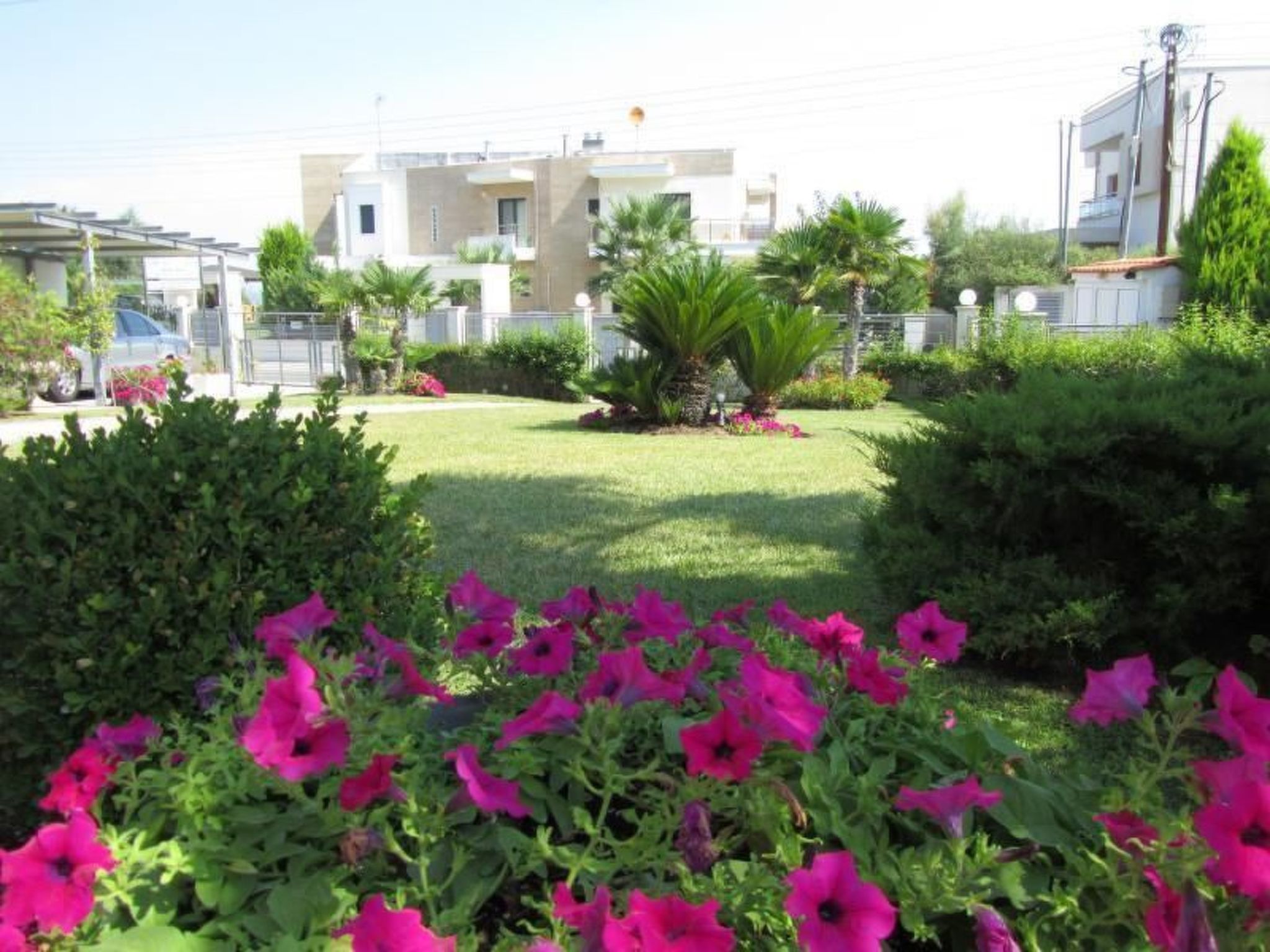 In Pallini mit Eigener Terrasse-Drinnen