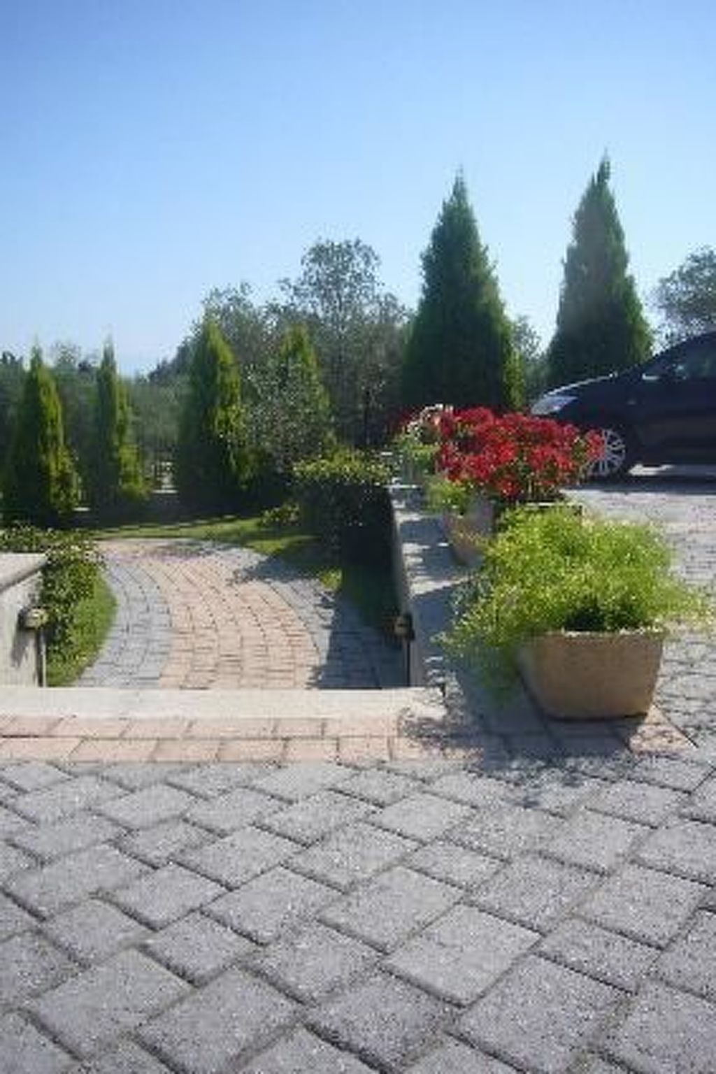 In Pallini mit Eigener Terrasse-Drinnen