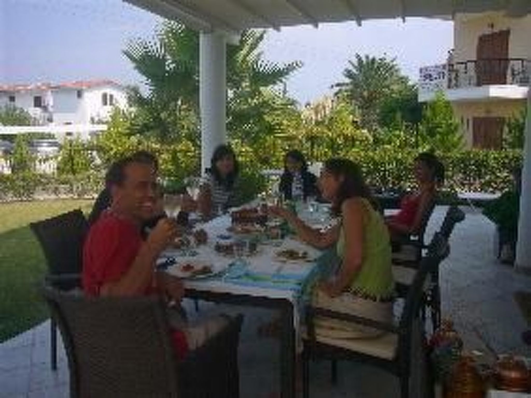 In Pallini mit Eigener Terrasse-Drinnen