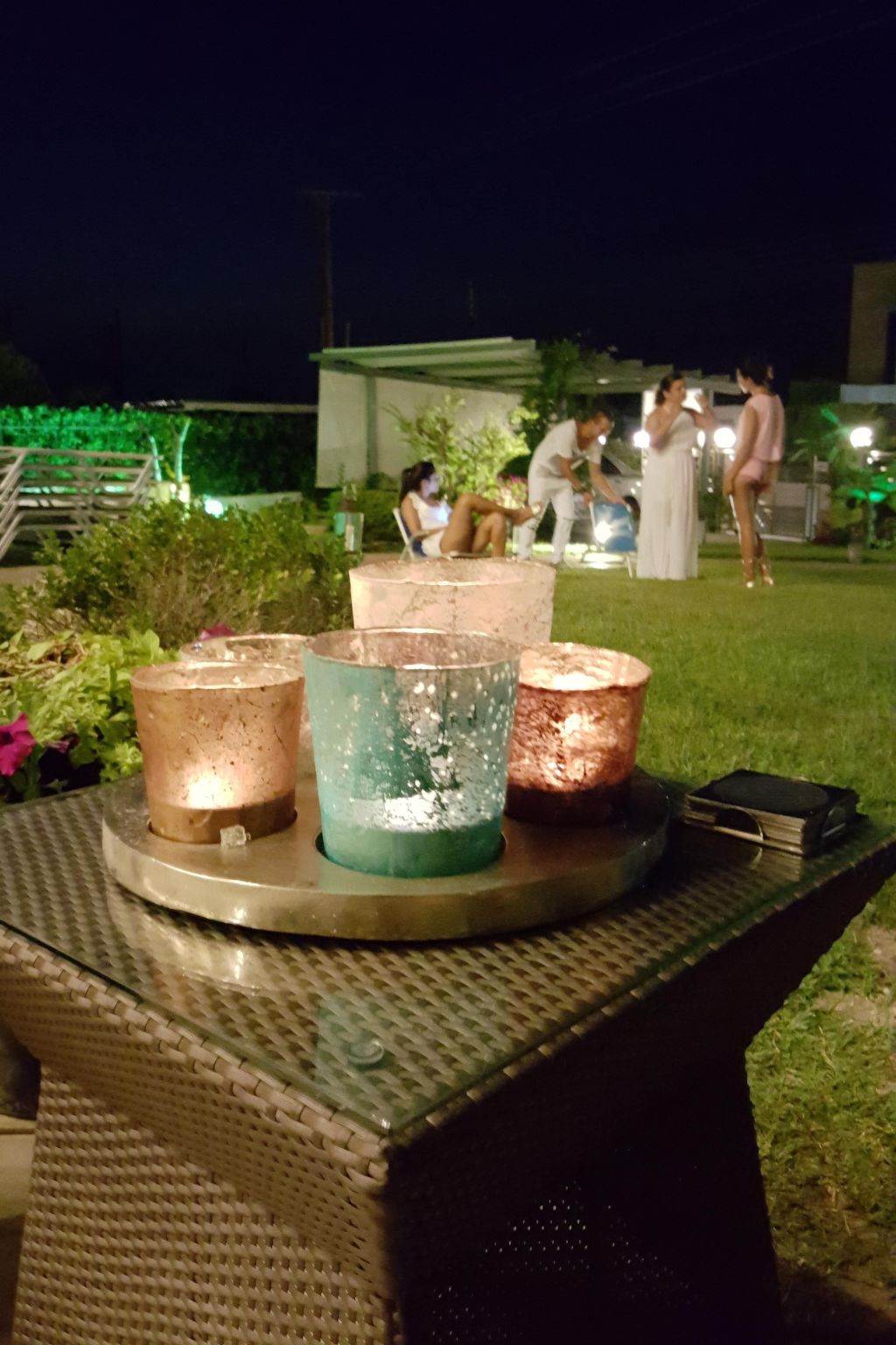 In Pallini mit Eigener Terrasse-Drinnen