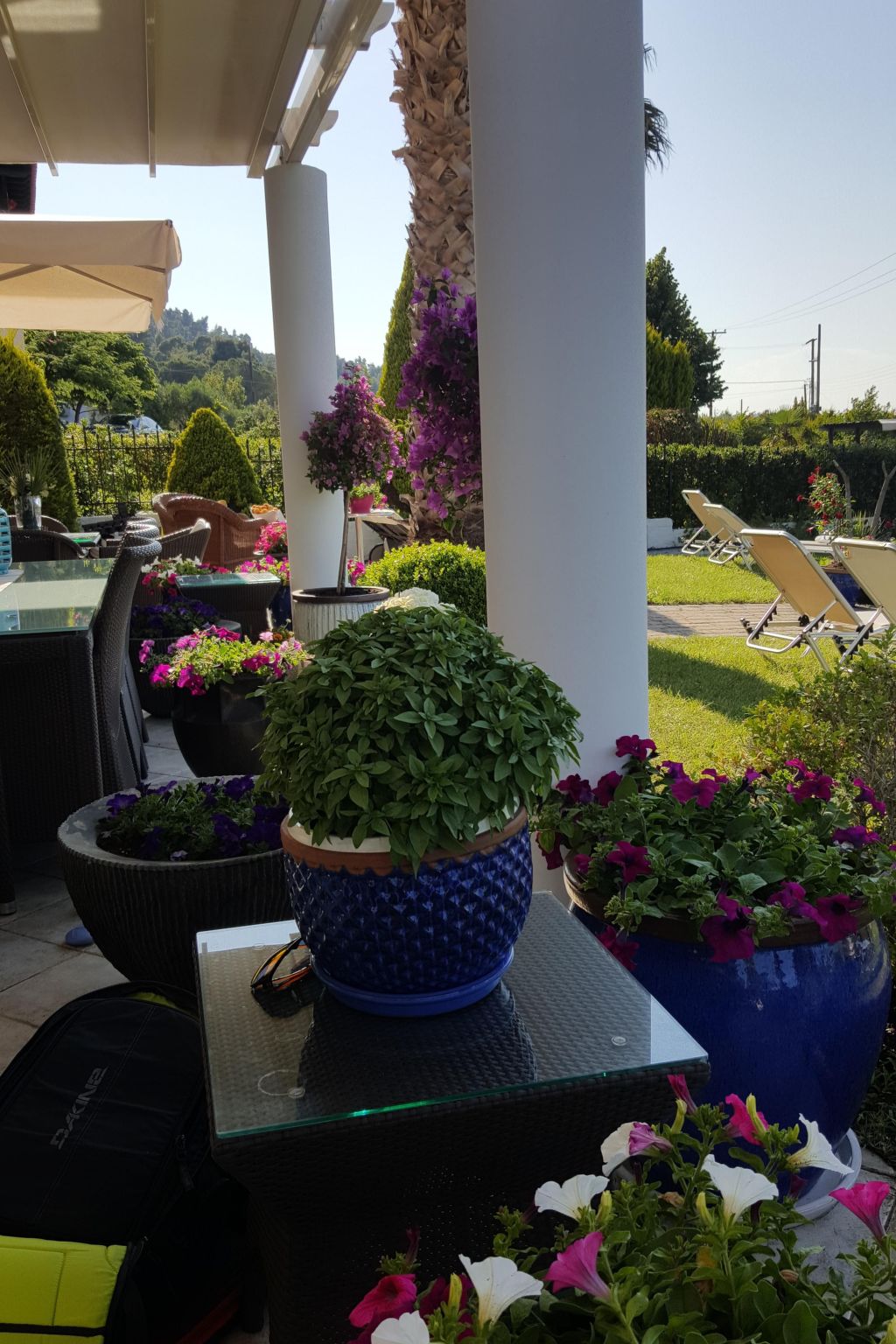 In Pallini mit Eigener Terrasse-Drinnen