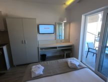 Knusse studio voor 2 met zwembad, op 150m van zee in Nikiti - thumbnail 5