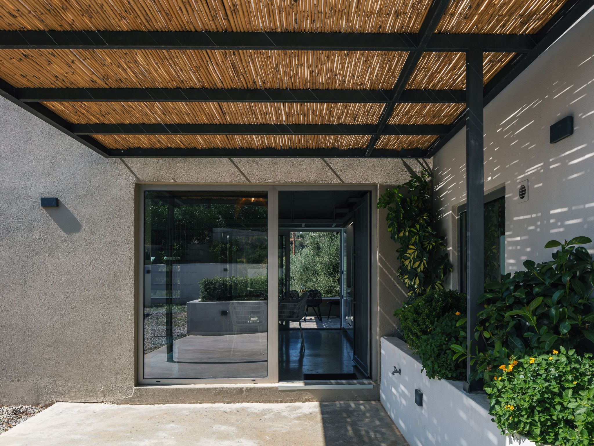 Neu gebaute Villa mit privatem Pool und Grillplatz-Outside