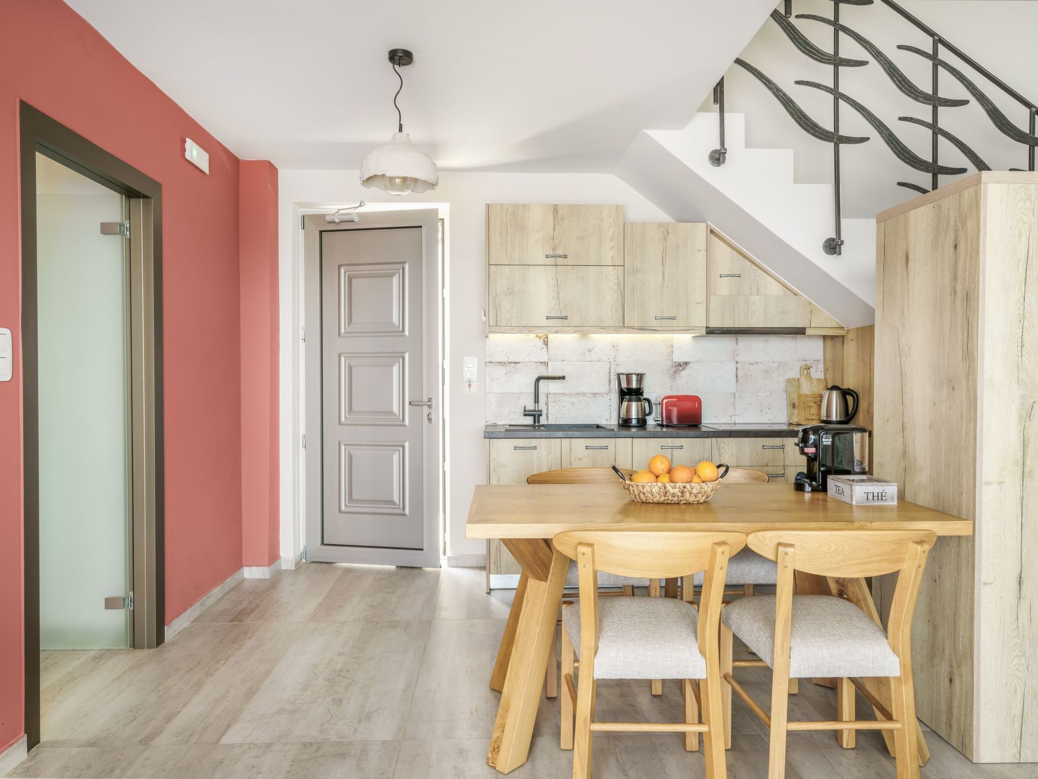 "Minoiko" mit Balkon-Drinnen