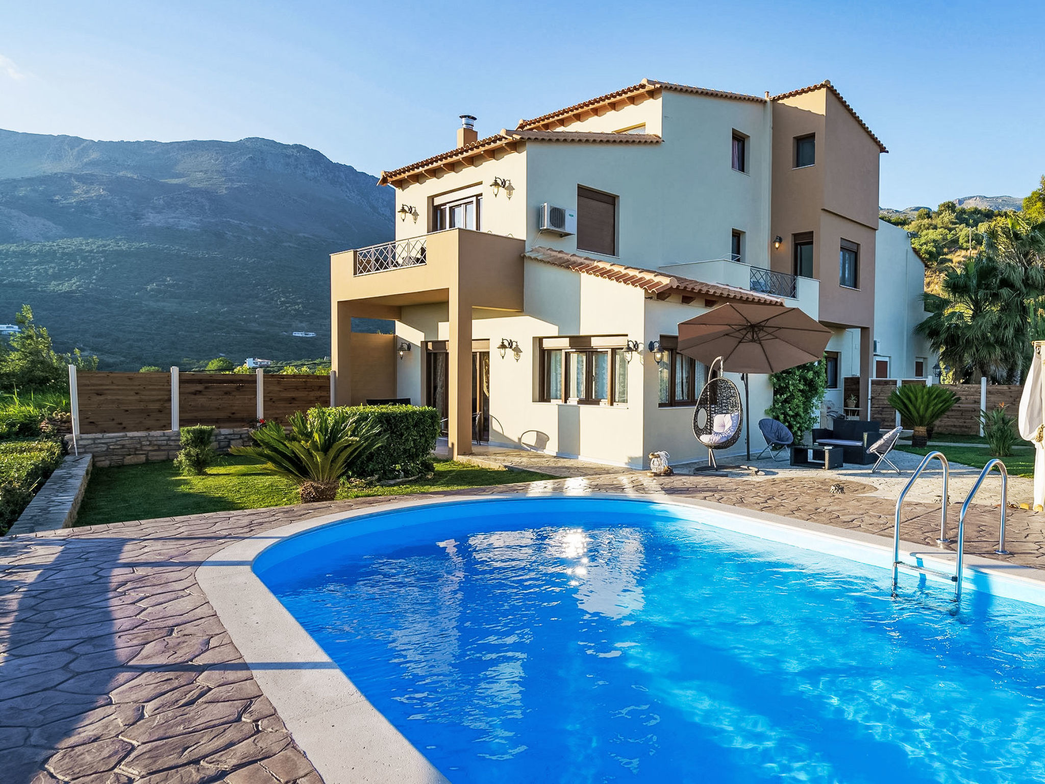 Villa, Privater Pool Gehweite zu Annehmlichkeiten - Buiten