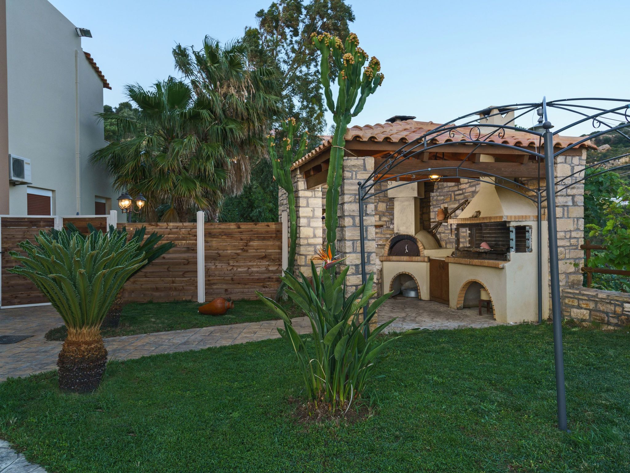 Villa, Privater Pool Gehweite zu Annehmlichkeiten-Buiten