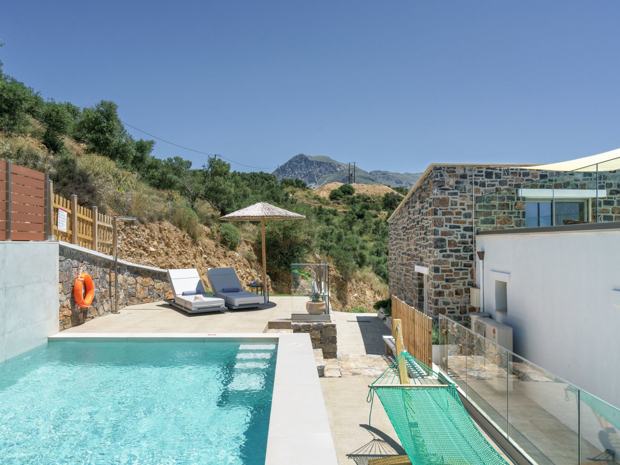 Neue Villa mit privatem Pool und BBQ, 2.5km zum Strand-Outside