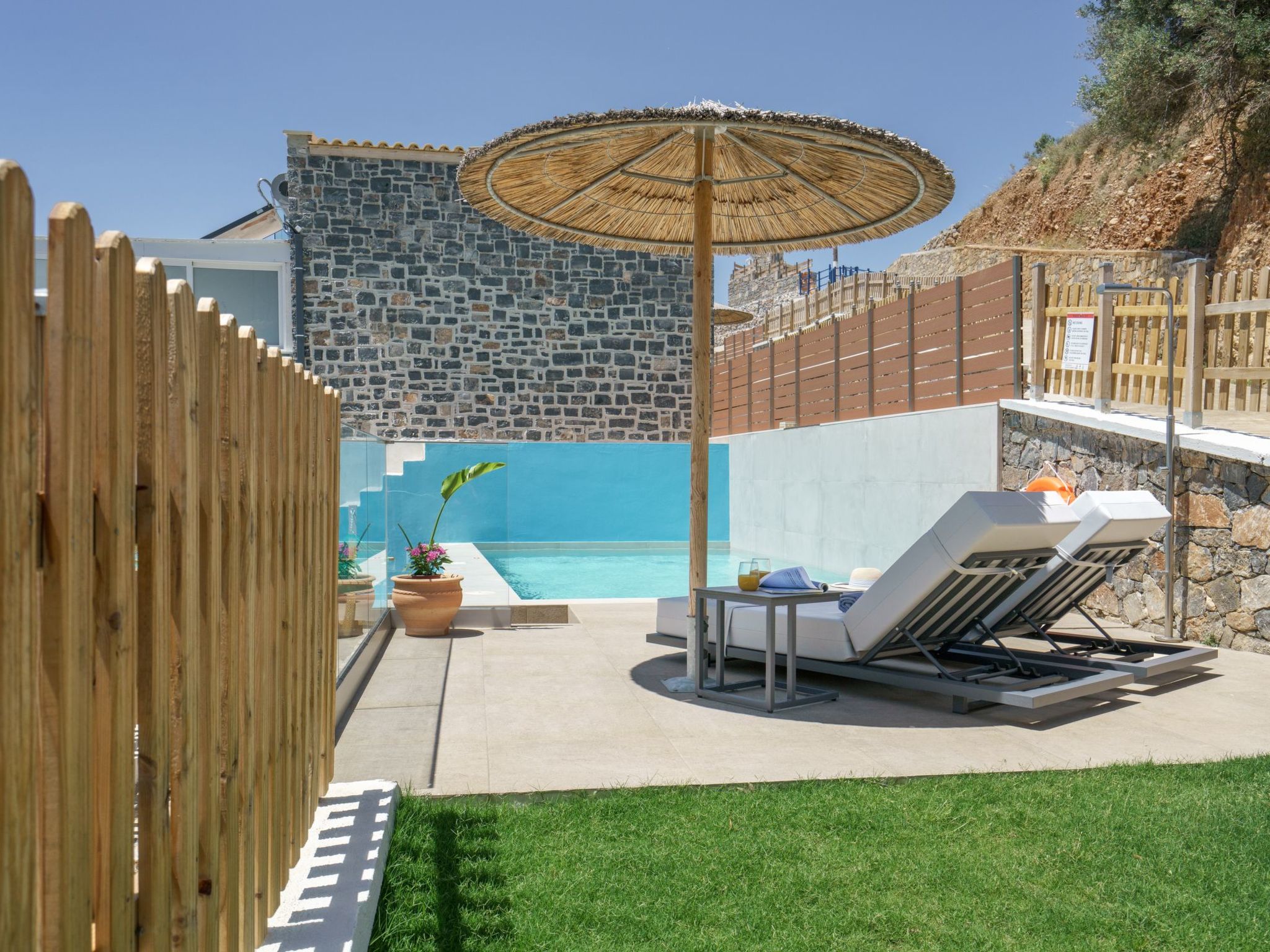 Neue Villa mit privatem Pool und BBQ, 2.5km zum Strand-Outside