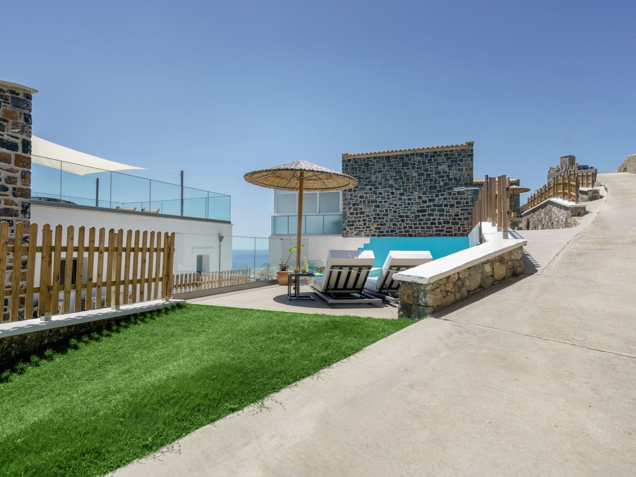 Neue Villa mit privatem Pool und BBQ, 2.5km zum Strand-Outside