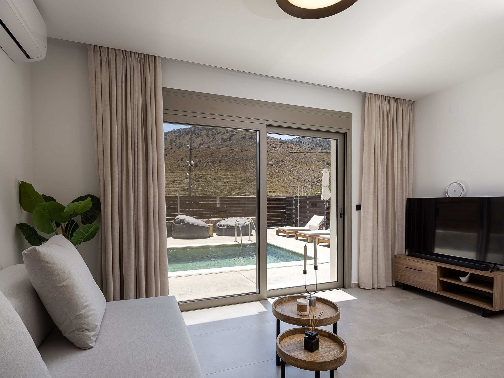 Imbros Villa lll -''Gratis''Beheizter Pool in den Bergen-Binnen