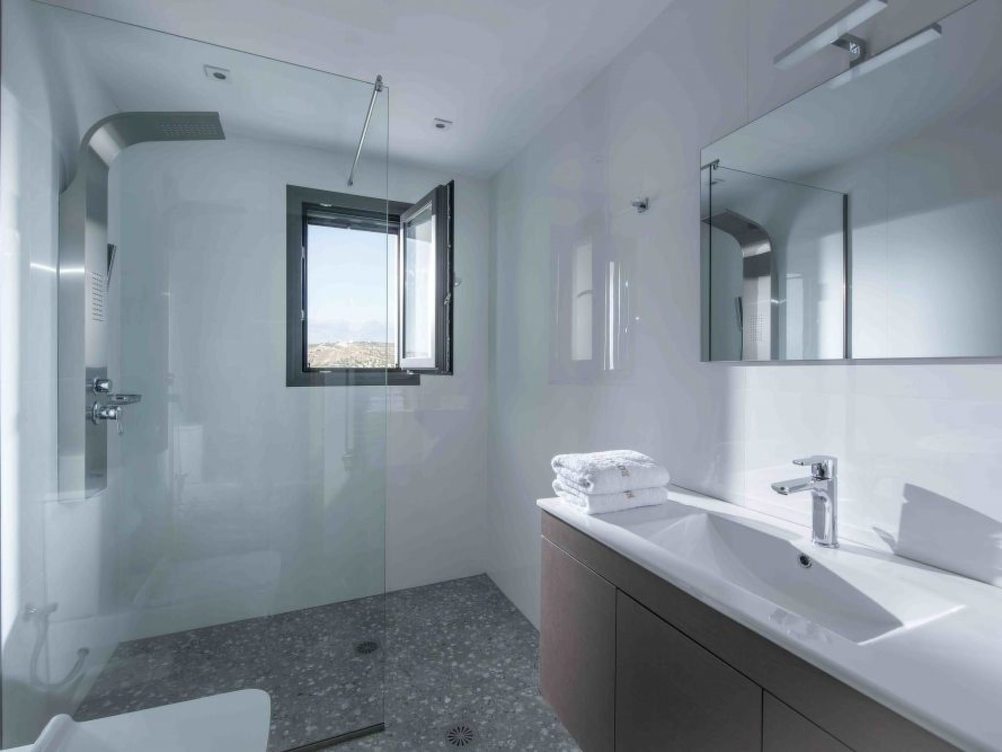 Pitsidia Hills-Image-tags.info