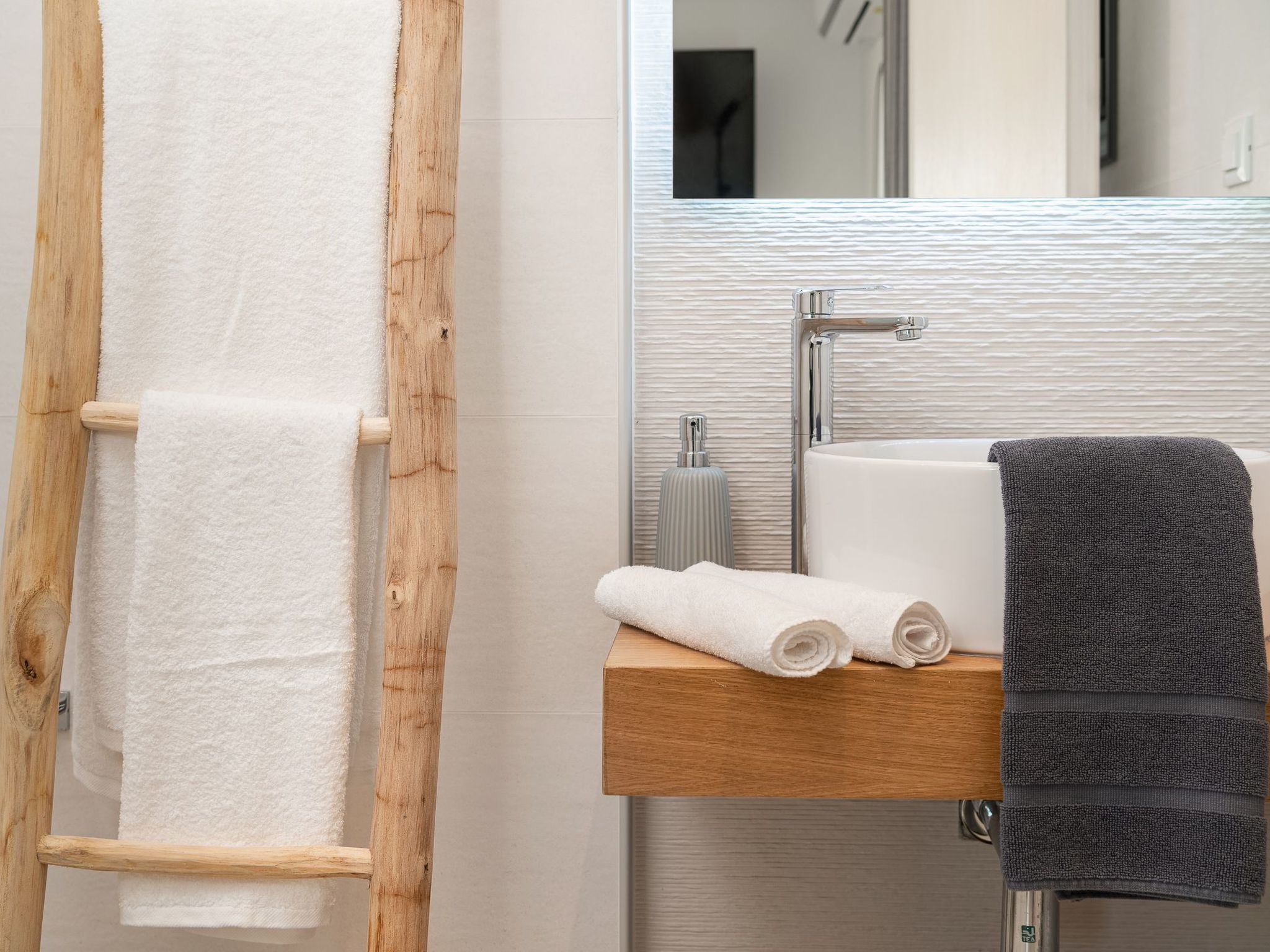 Calma-Image-tags.info