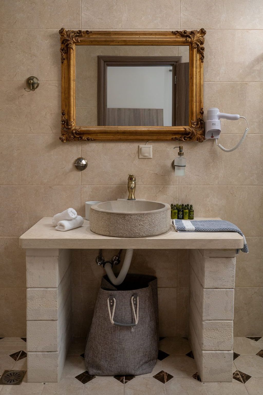 Orelia-Image-tags.info