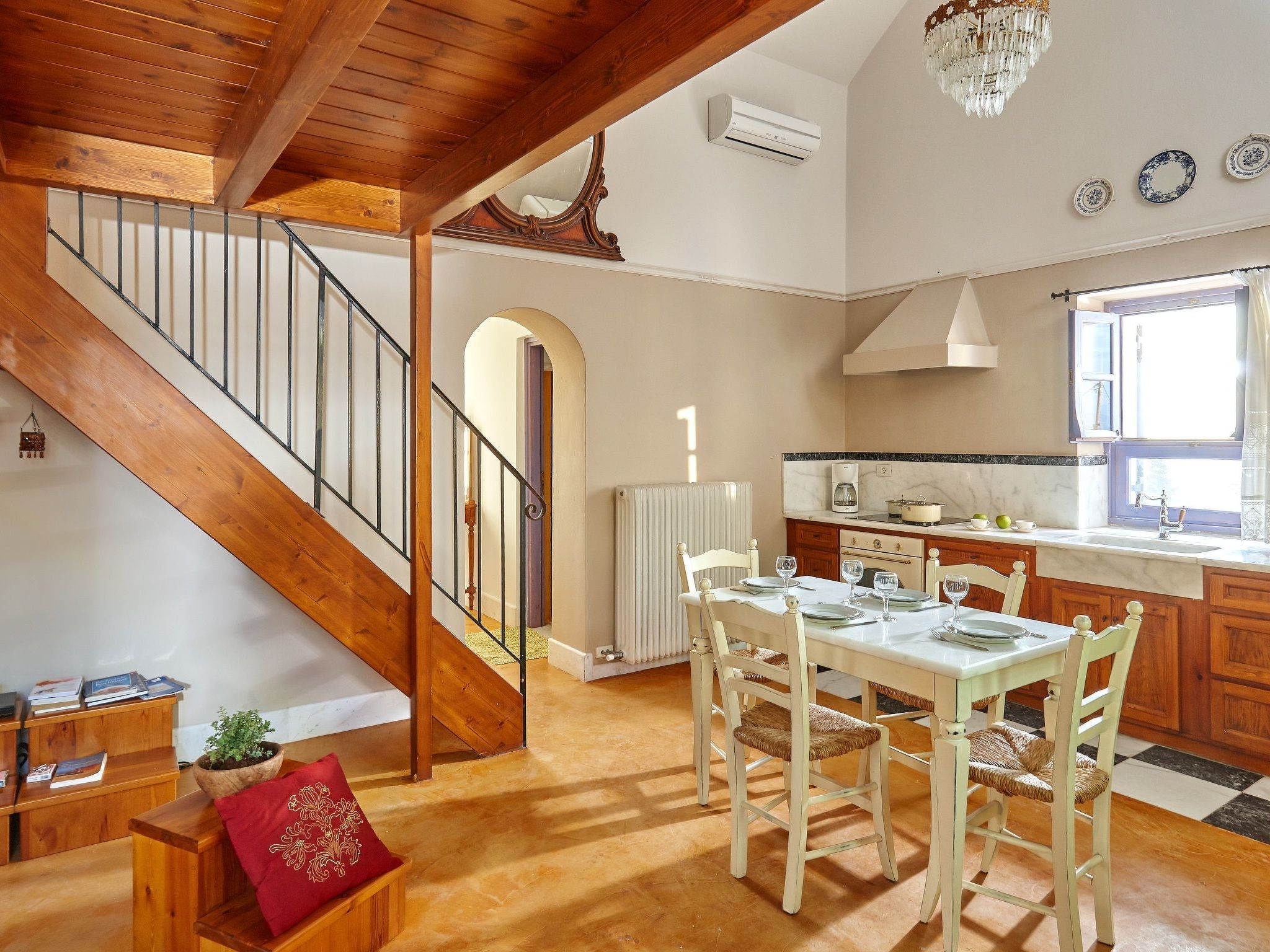 Traditionelle Natursteinvilla mit tollem Meerblick - Binnen