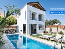 Vrijstaande villa Fos met privézwembad en uitzicht op zee in Agia Marina - thumbnail 1