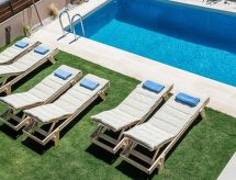 Vrijstaande villa Fos met privézwembad en uitzicht op zee in Agia Marina - thumbnail 2
