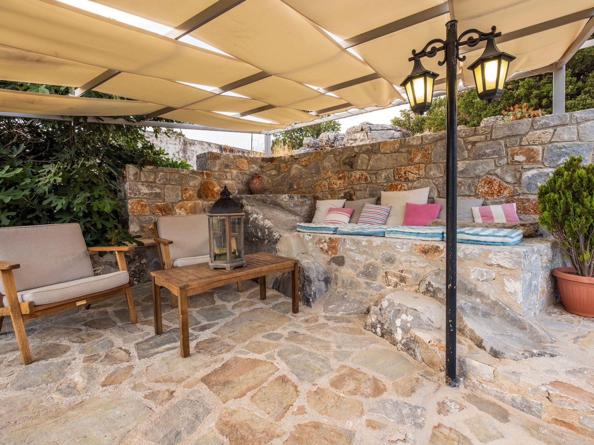 Villa aus Stein "Galatia"-Image-tags.info