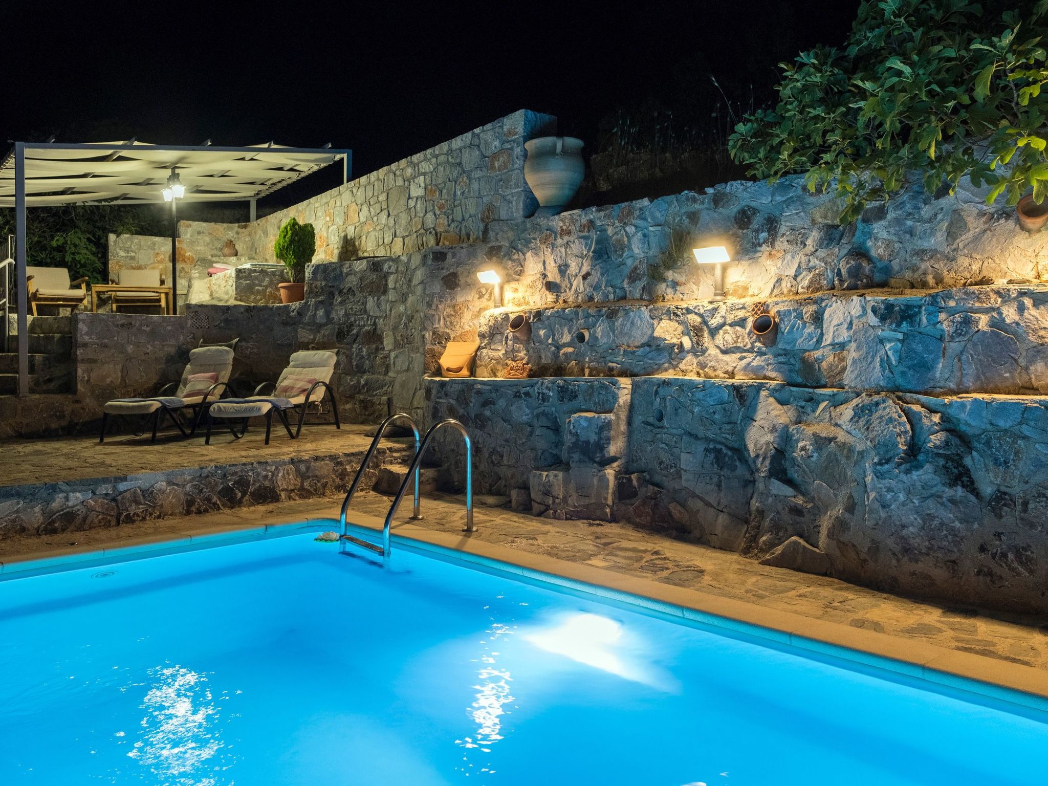 Villa aus Stein "Galatia"-Image-tags.info