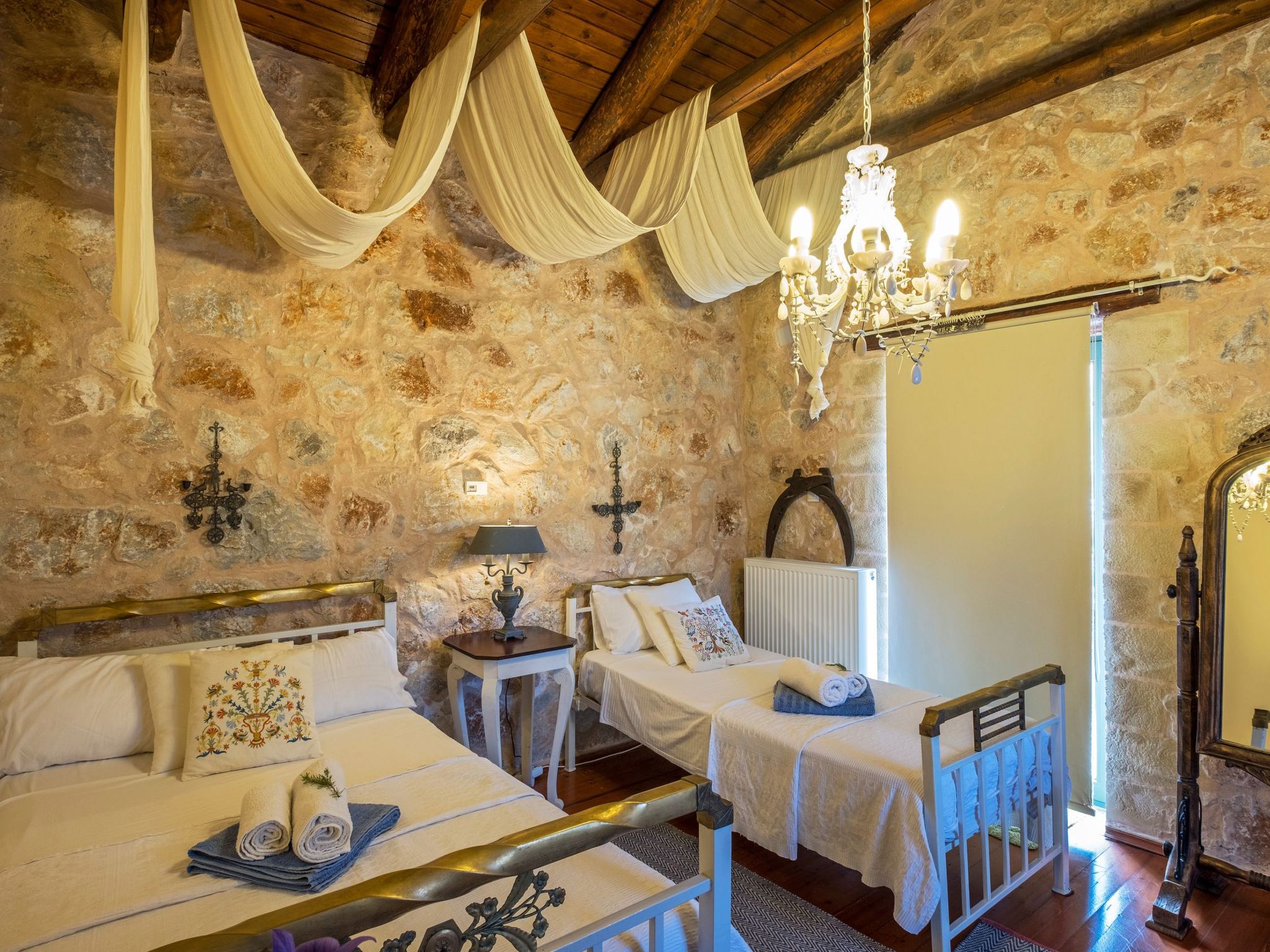 Villa aus Stein "Galatia"-Image-tags.info