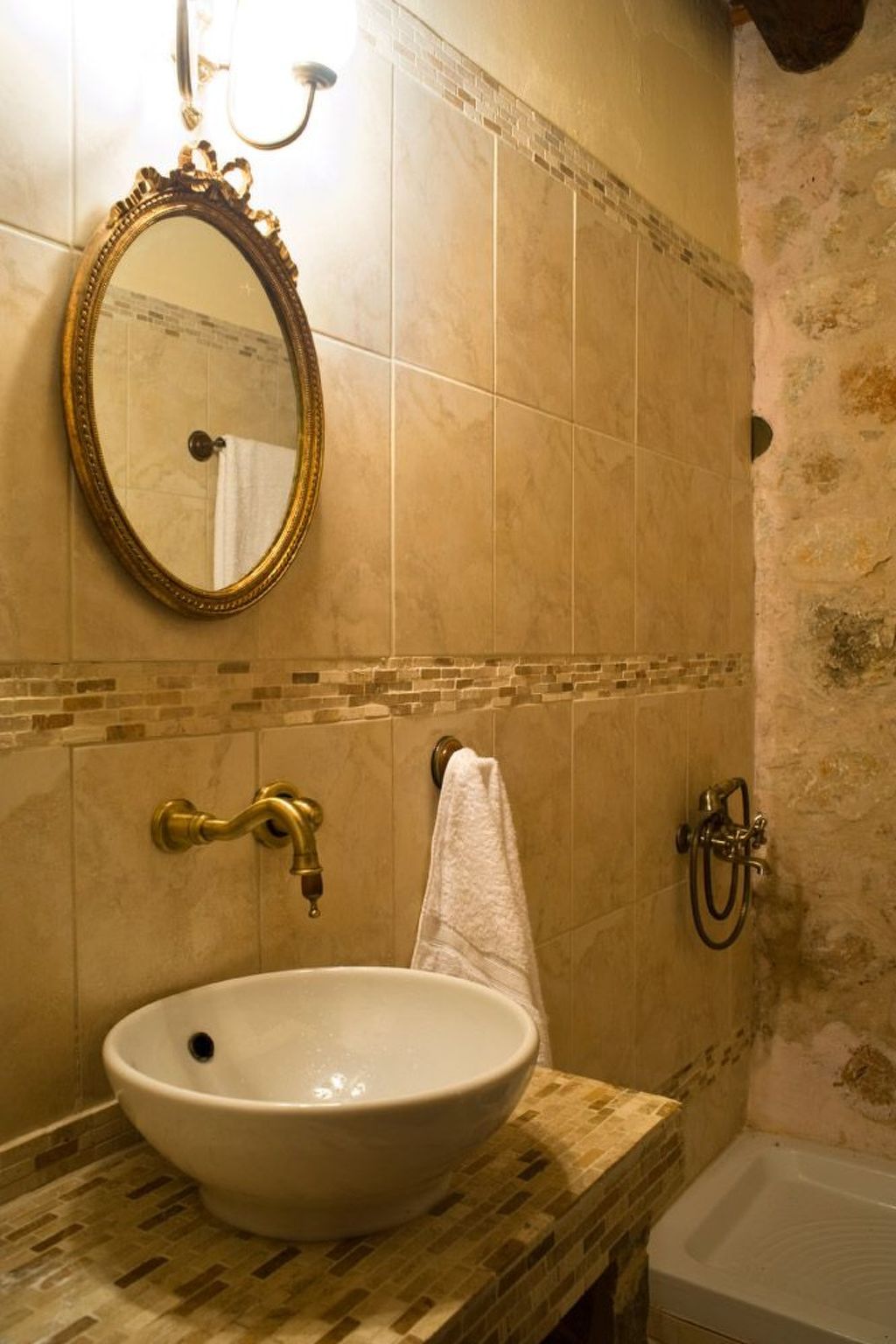 Villa aus Stein "Galatia"-Image-tags.info