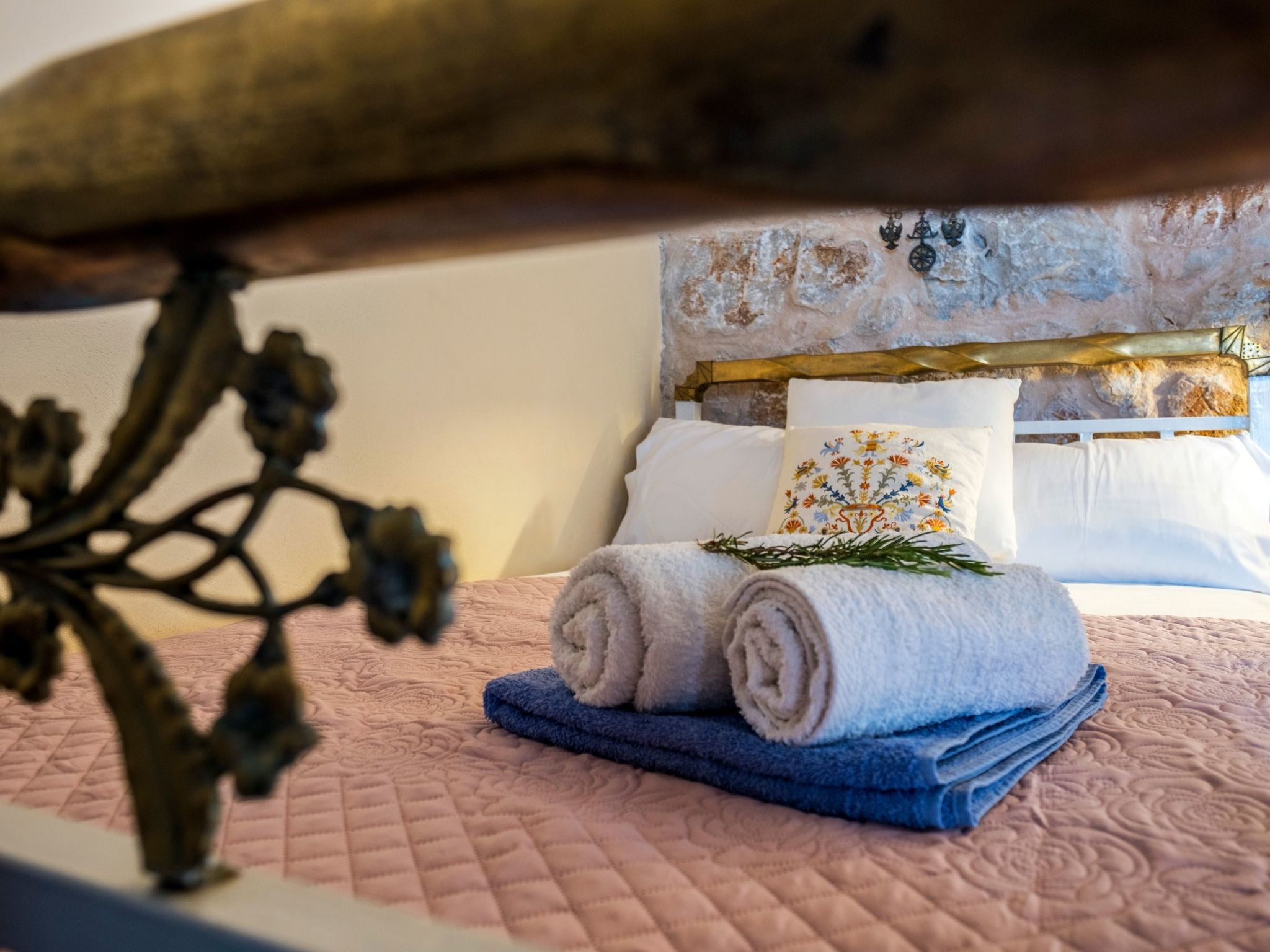 Villa aus Stein "Galatia"-Image-tags.info