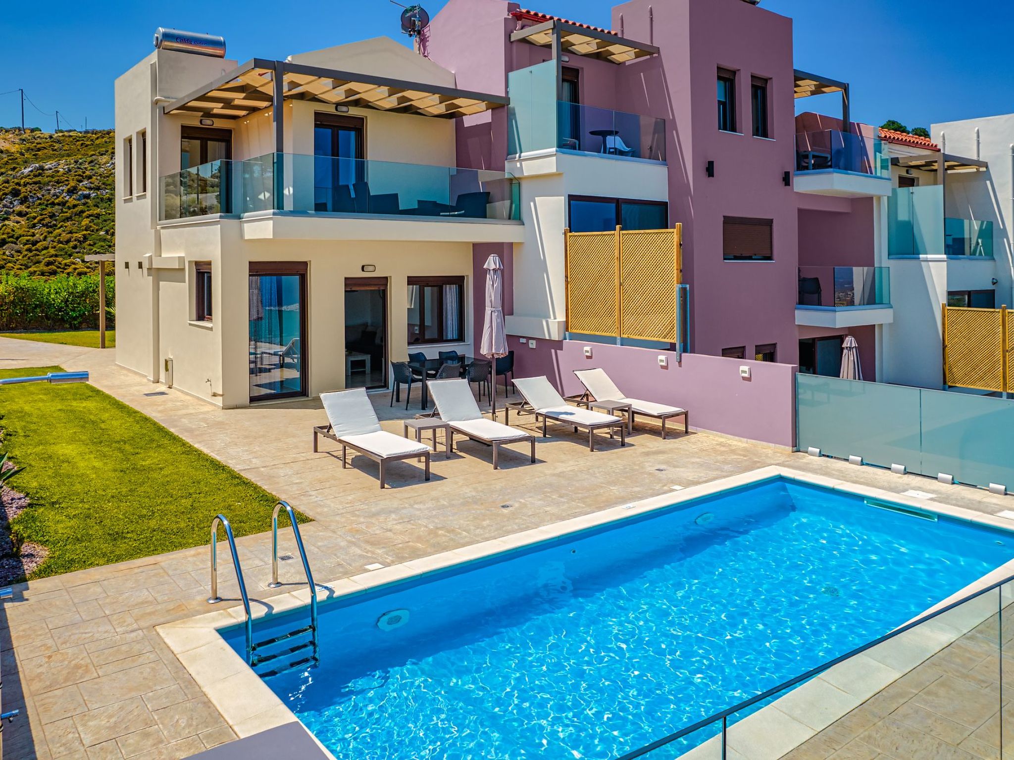 "Villa Nektar" mit privatem Pool-Dehors