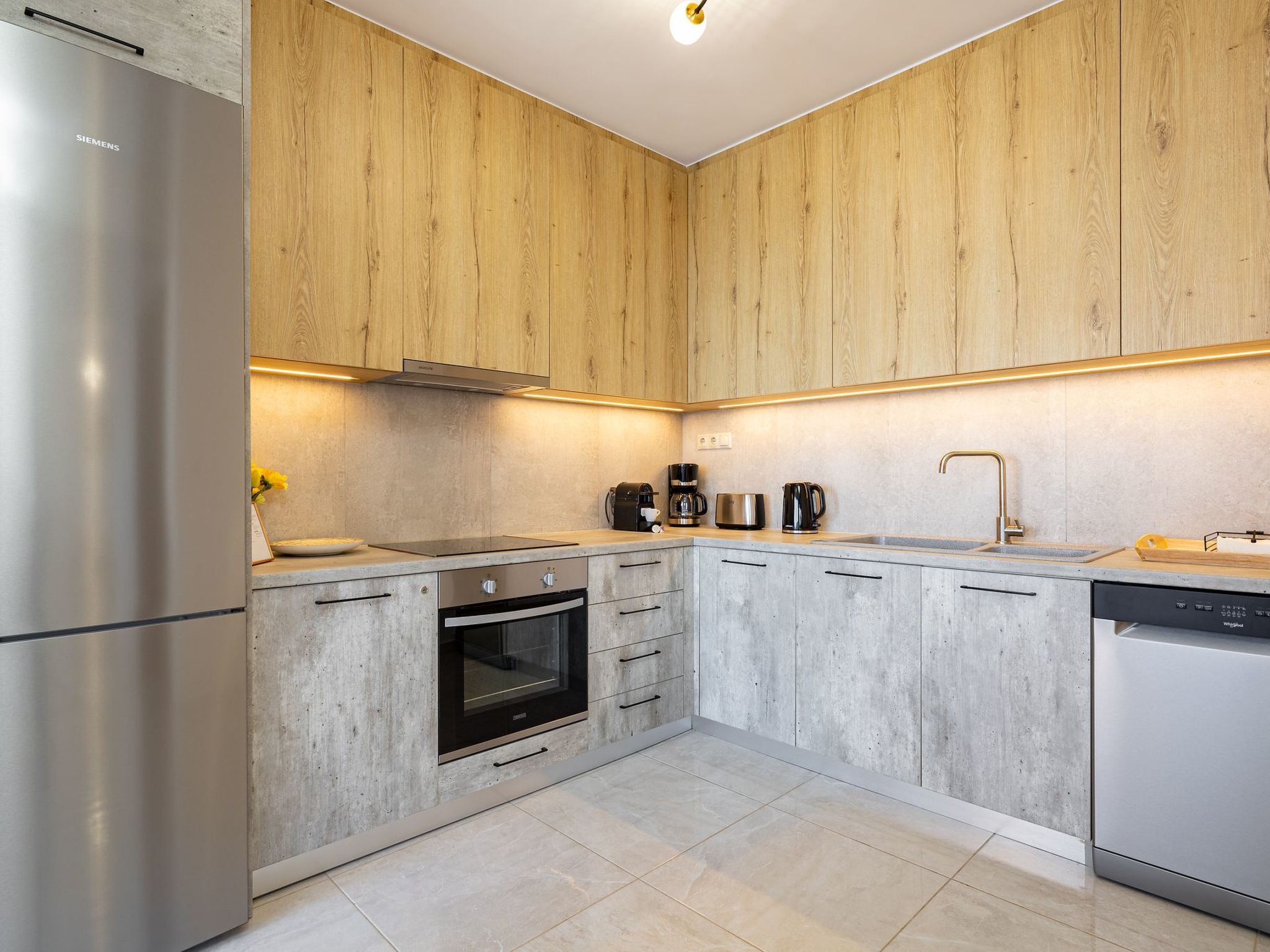 "Villa Mari" mit privatem Pool-Drinnen