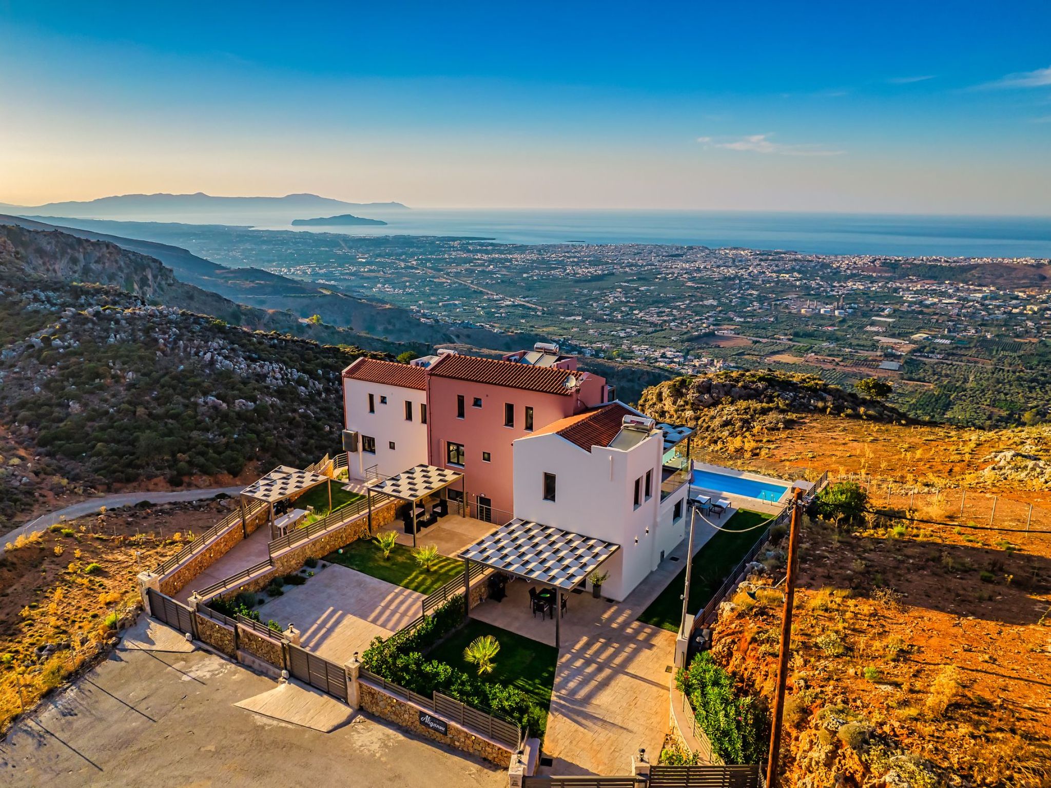 "Villa Mari" mit privatem Pool-Draußen