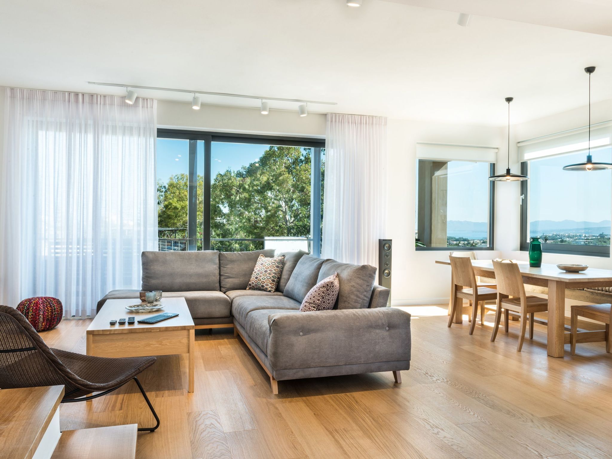 Ferienvilla mit beheiztem Pool und schöner Aussicht-Binnen