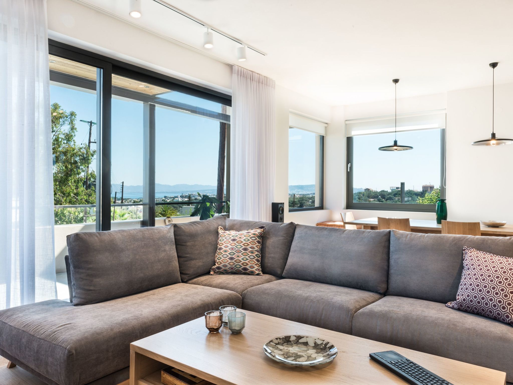 Ferienvilla mit beheiztem Pool und schöner Aussicht-Binnen