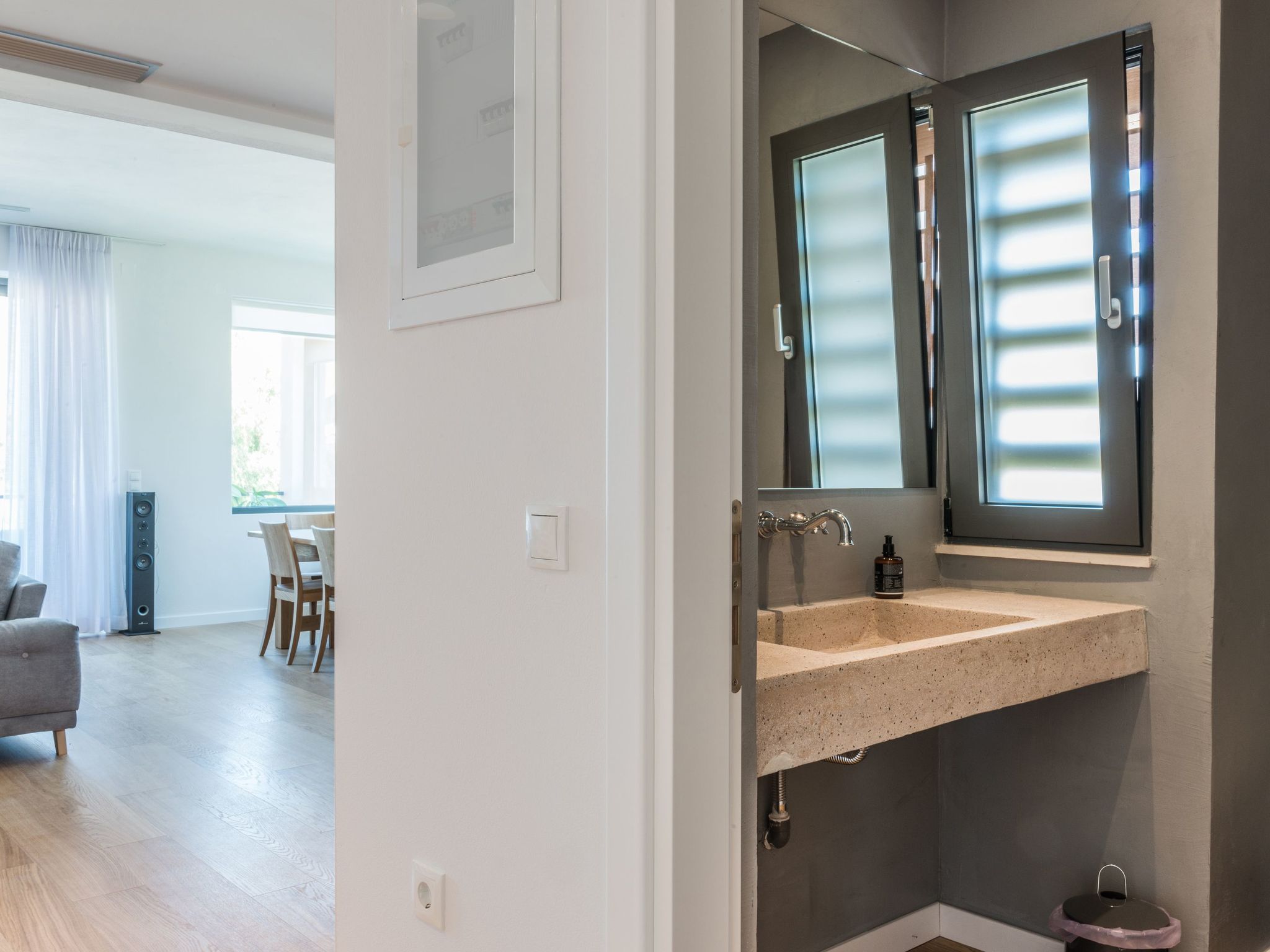 Ferienvilla mit beheiztem Pool und schöner Aussicht-Binnen