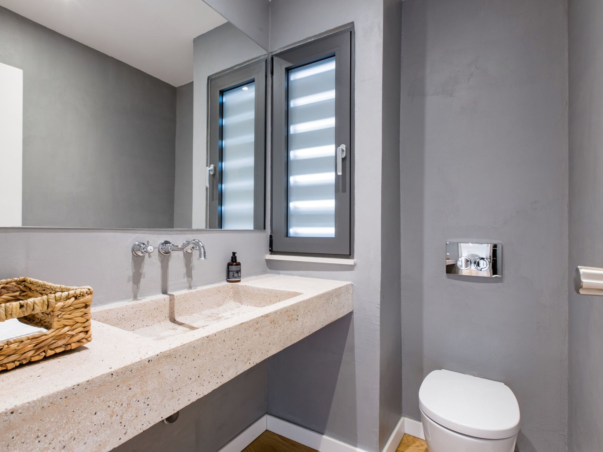 Ferienvilla mit beheiztem Pool und schöner Aussicht-Binnen